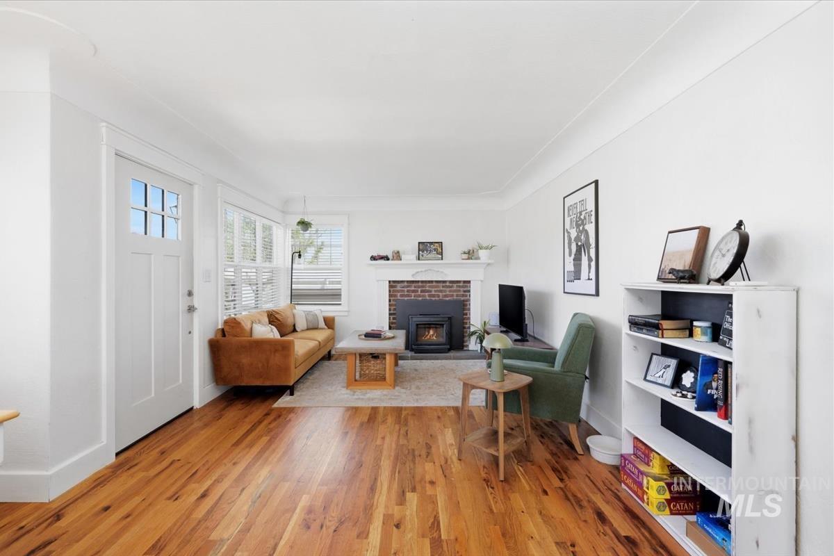 211 W. Dewey Ave. Property Photo 9