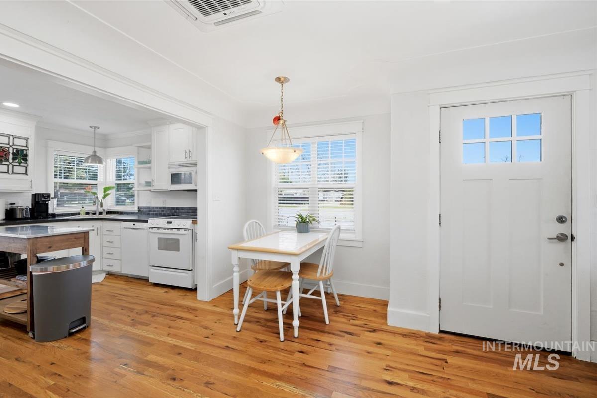 211 W. Dewey Ave. Property Photo 10