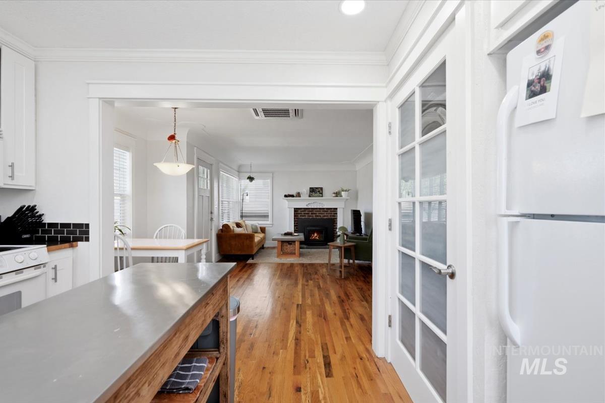 211 W. Dewey Ave. Property Photo 18