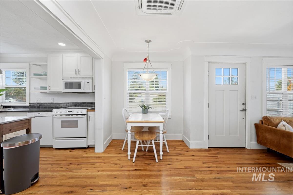 211 W. Dewey Ave. Property Photo 20