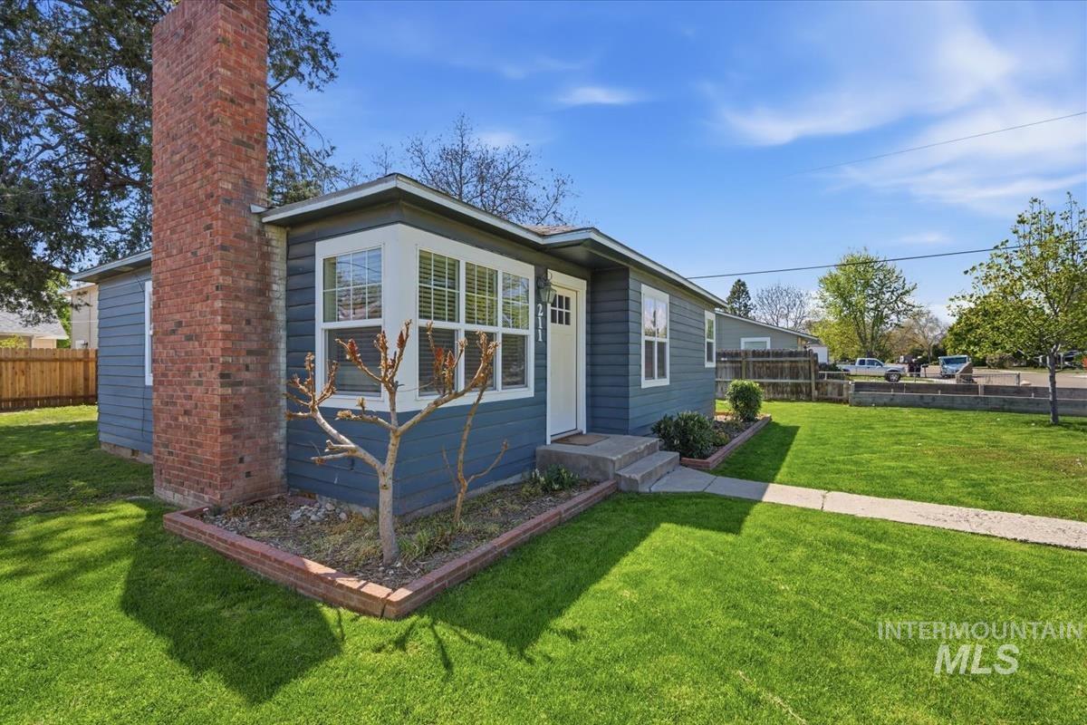 211 W. Dewey Ave. Property Photo 27