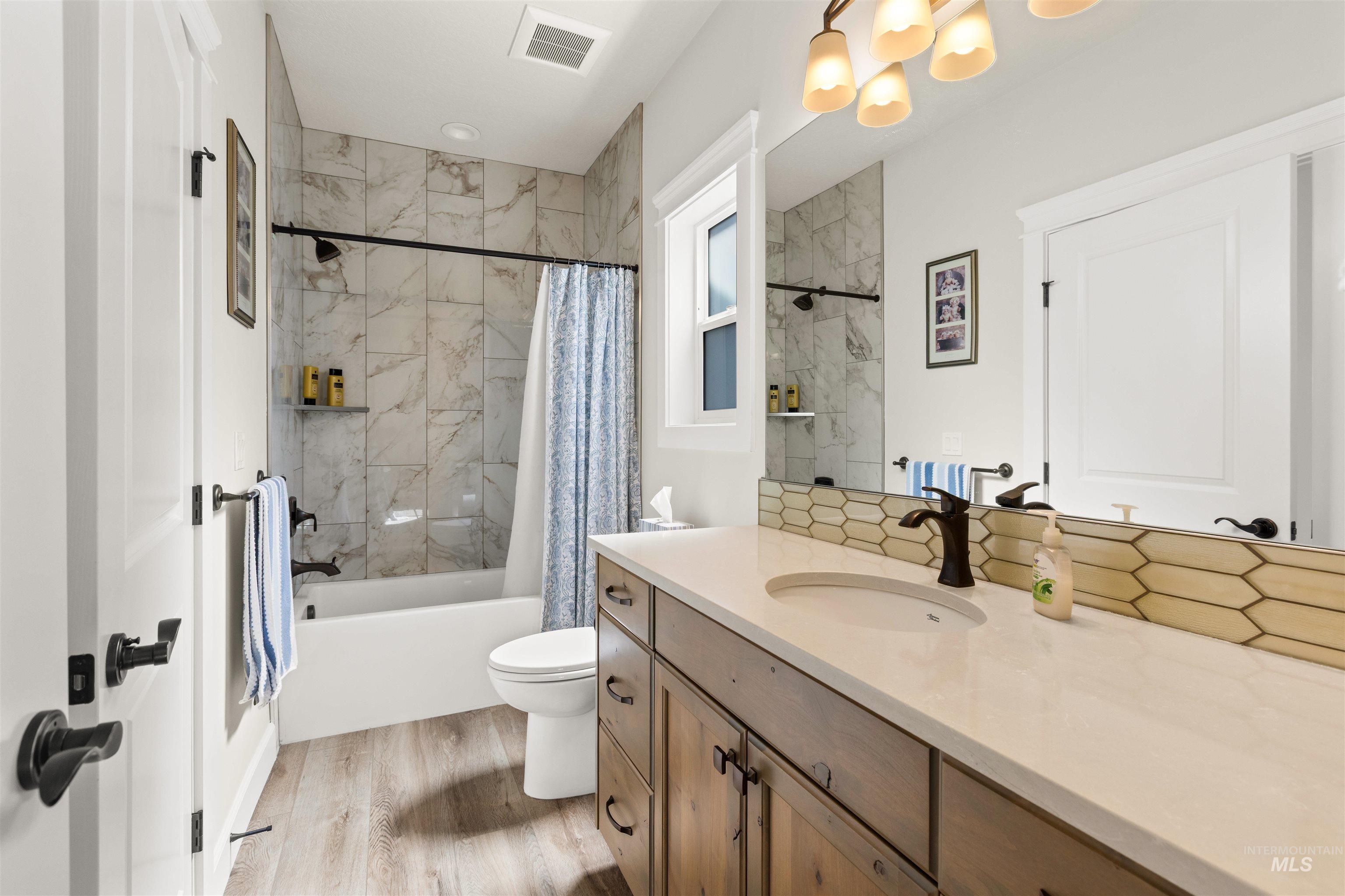 675 W Cedarburg Dr Property Photo 10