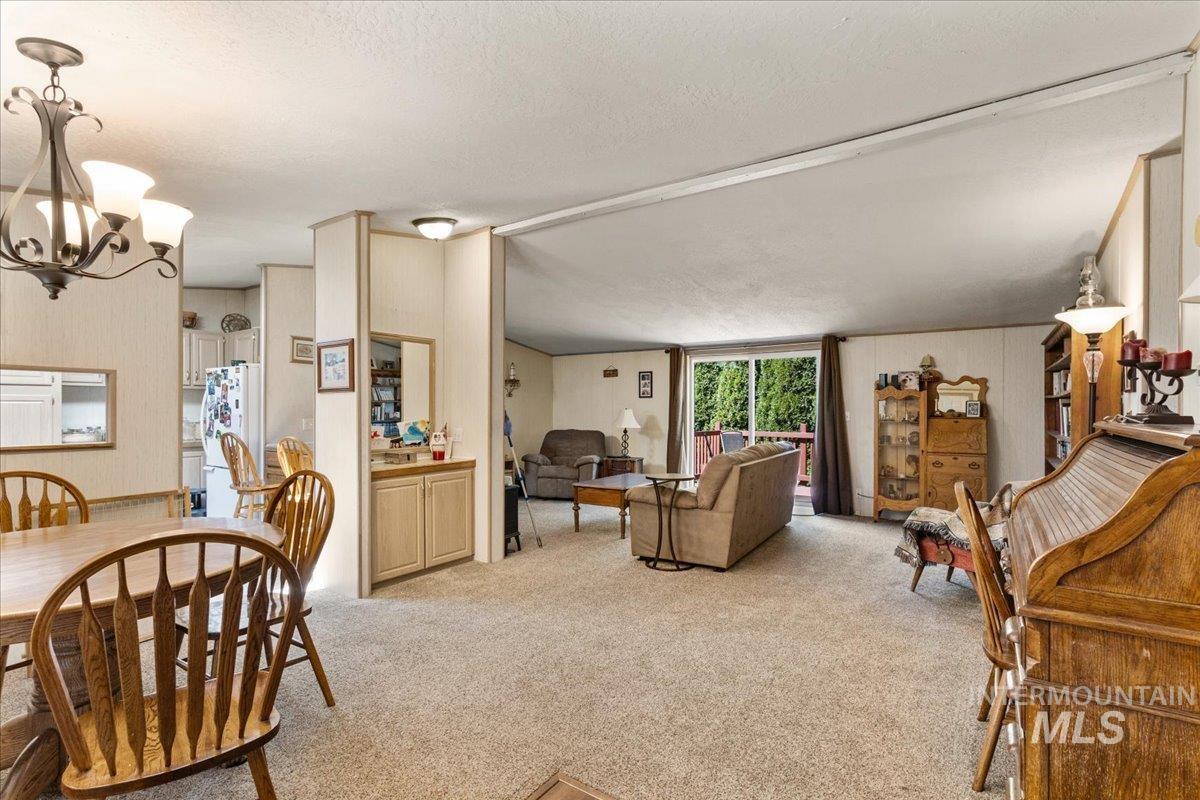 2206 W Oxford Circle Property Photo 1