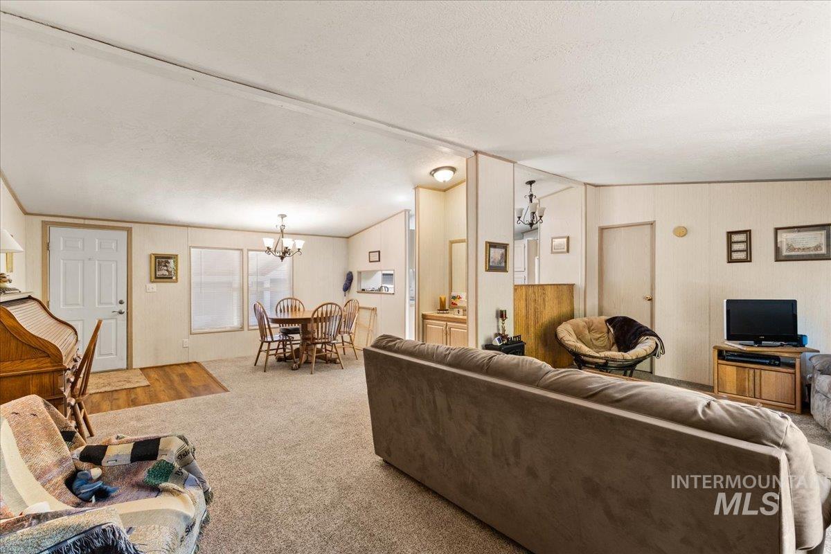 2206 W Oxford Circle Property Photo 7