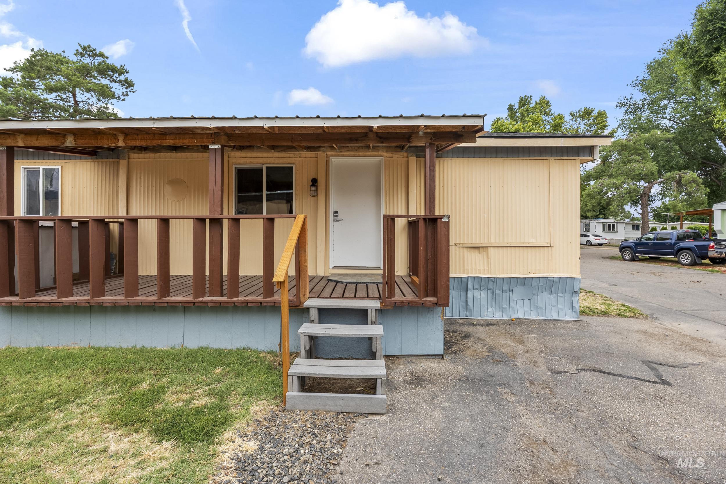 16581 N White Pine St Property Photo 1