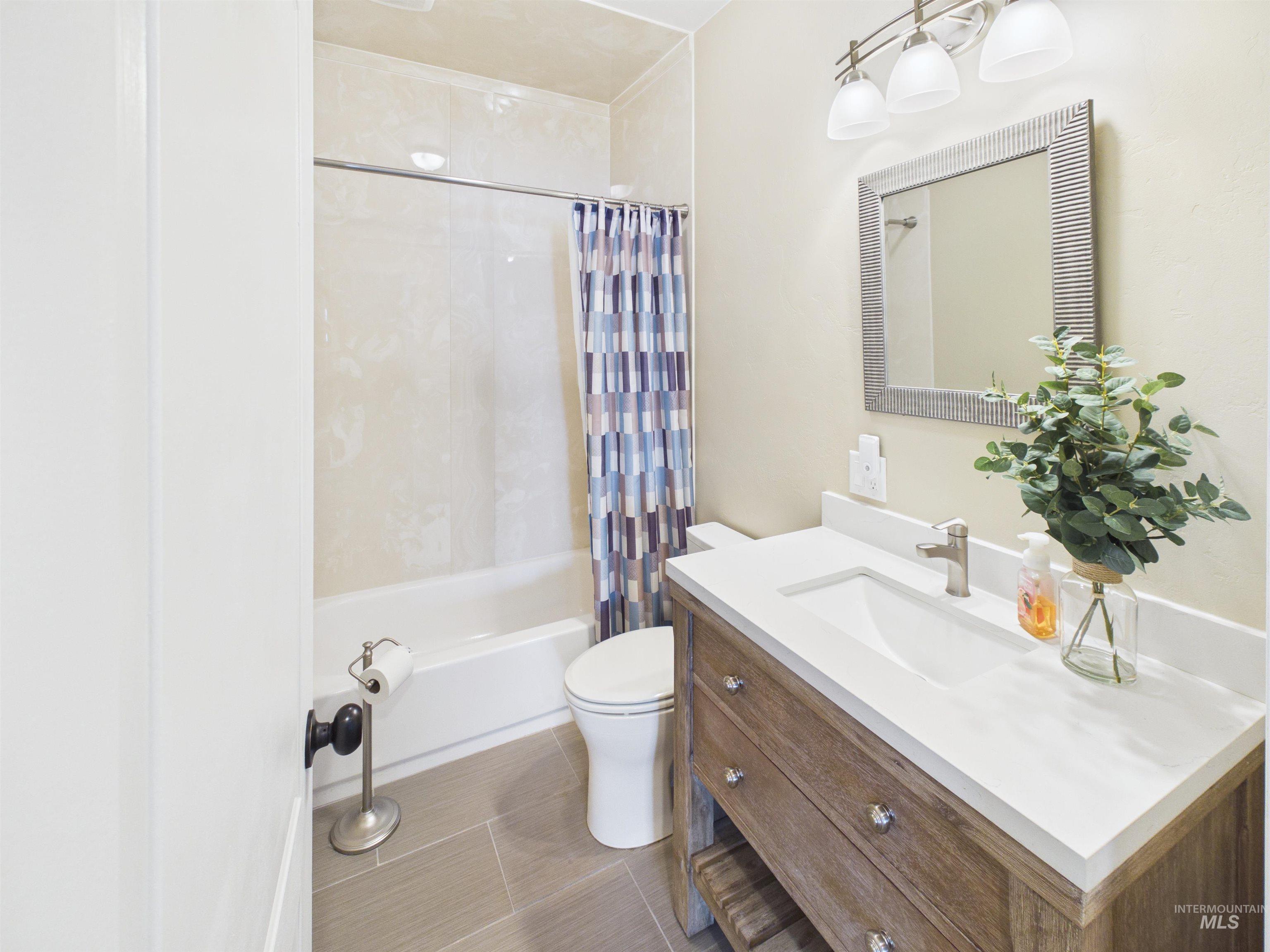 20 W 218 S Property Photo 41