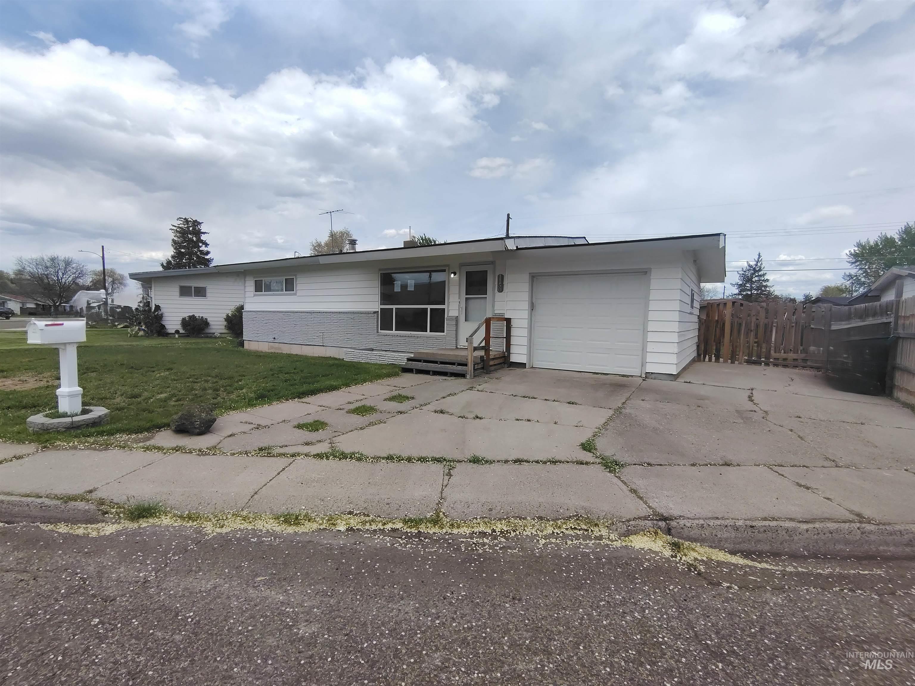 1150 N 9th E