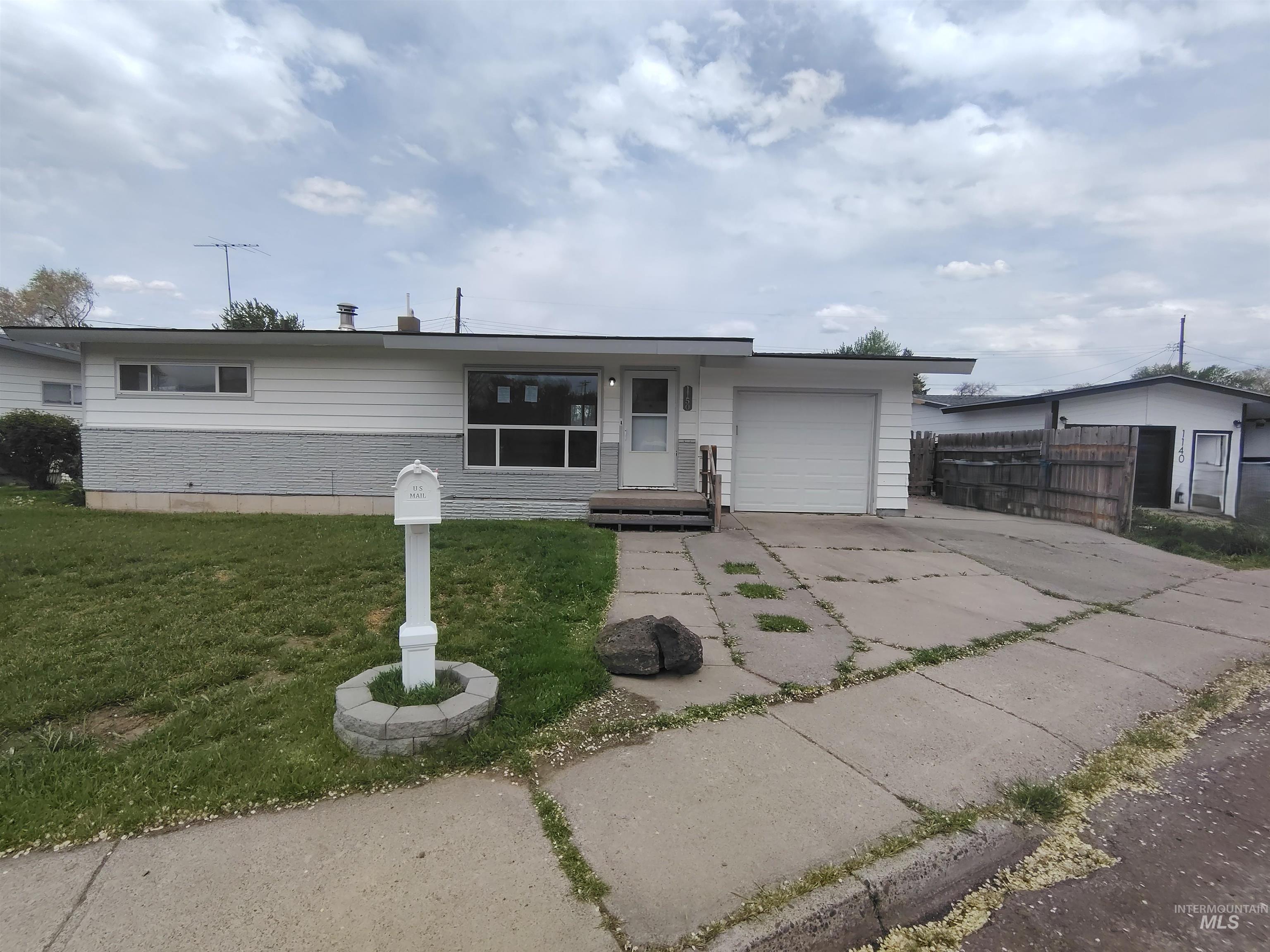 1150 N 9th E Property Photo 2
