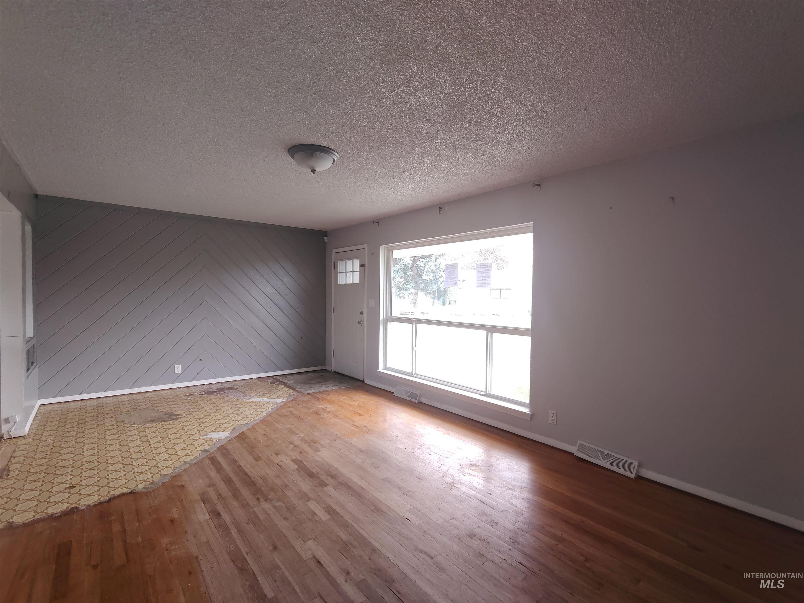 1150 N 9th E Property Photo 4