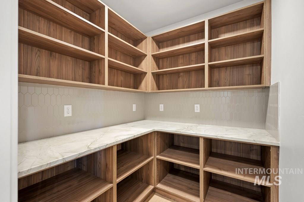 1008 Violet Way Property Photo 11