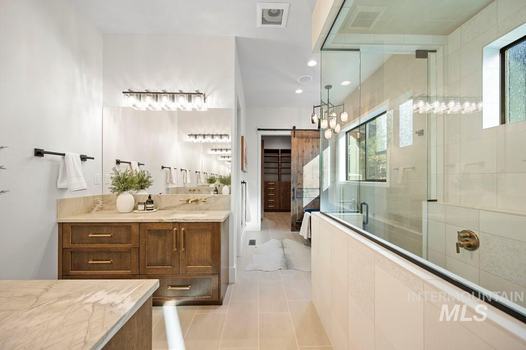 1008 Violet Way Property Photo 13