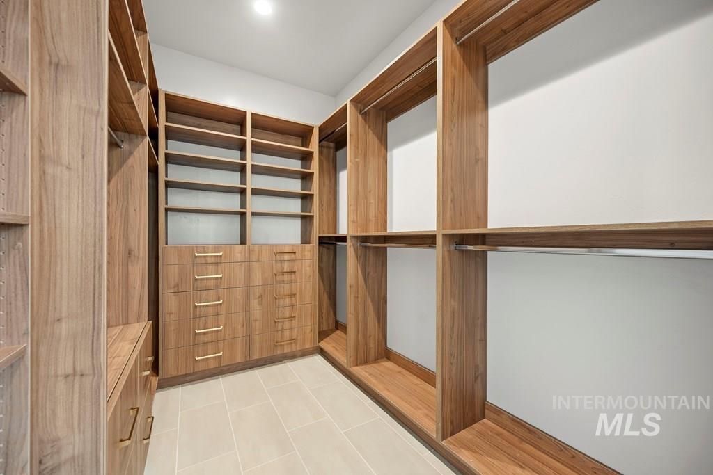 1008 Violet Way Property Photo 17