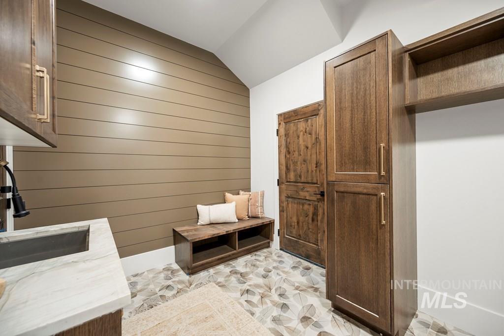 1008 Violet Way Property Photo 20