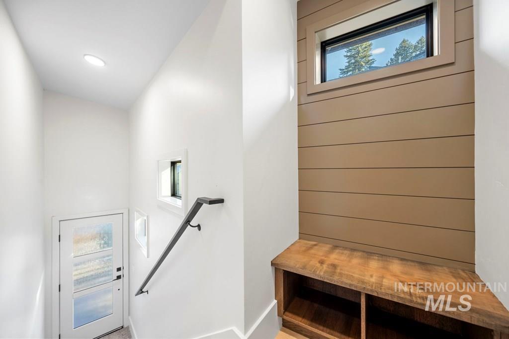 1008 Violet Way Property Photo 33