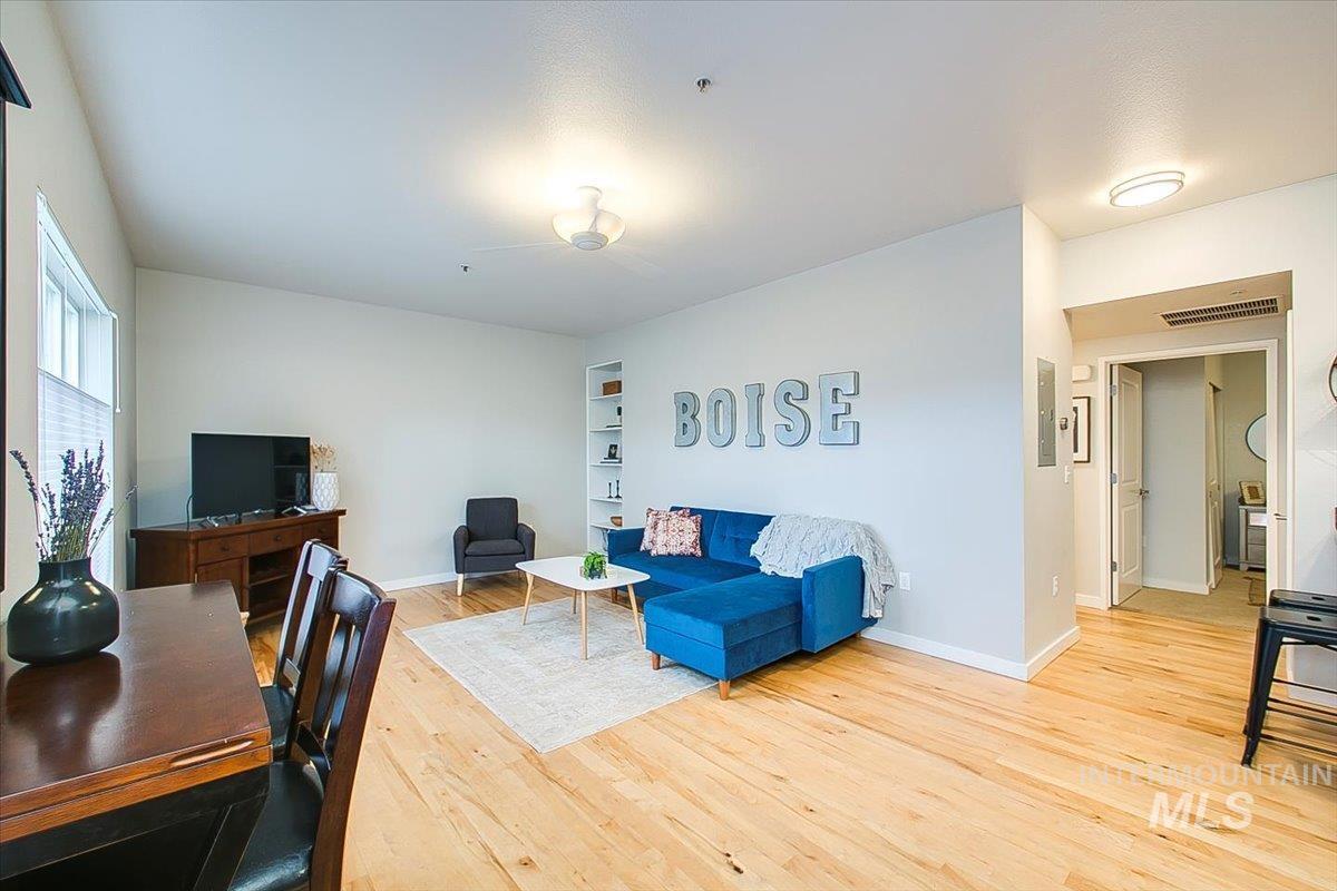 1463 W Grand Ave Property Photo 10
