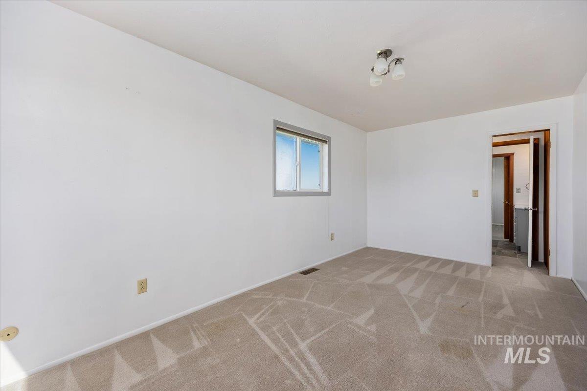 622 E 3600 N Property Photo 11