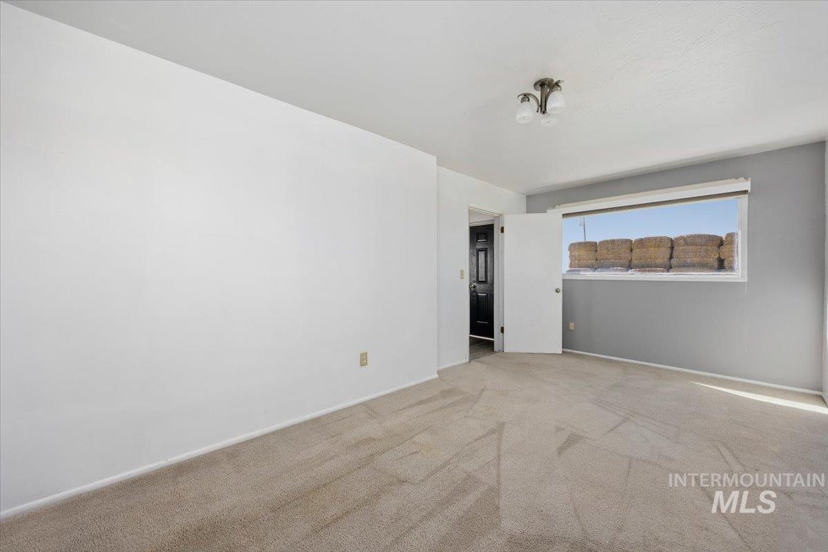 622 E 3600 N Property Photo 13
