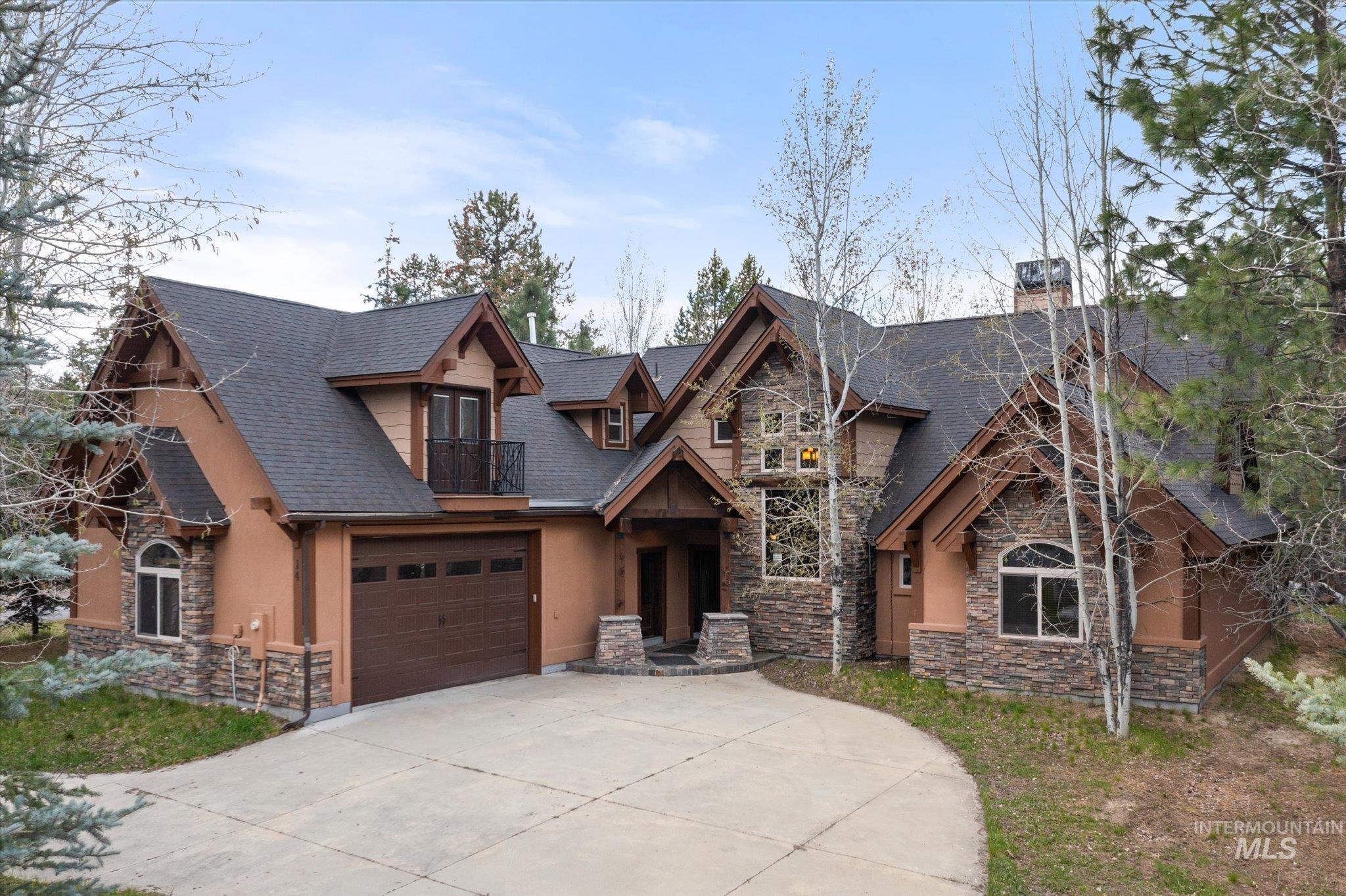 14 Pointe At Goldfork Ct Property Photo 1