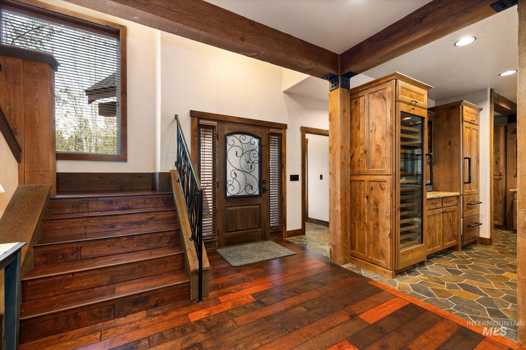 14 Pointe At Goldfork Ct Property Photo 3