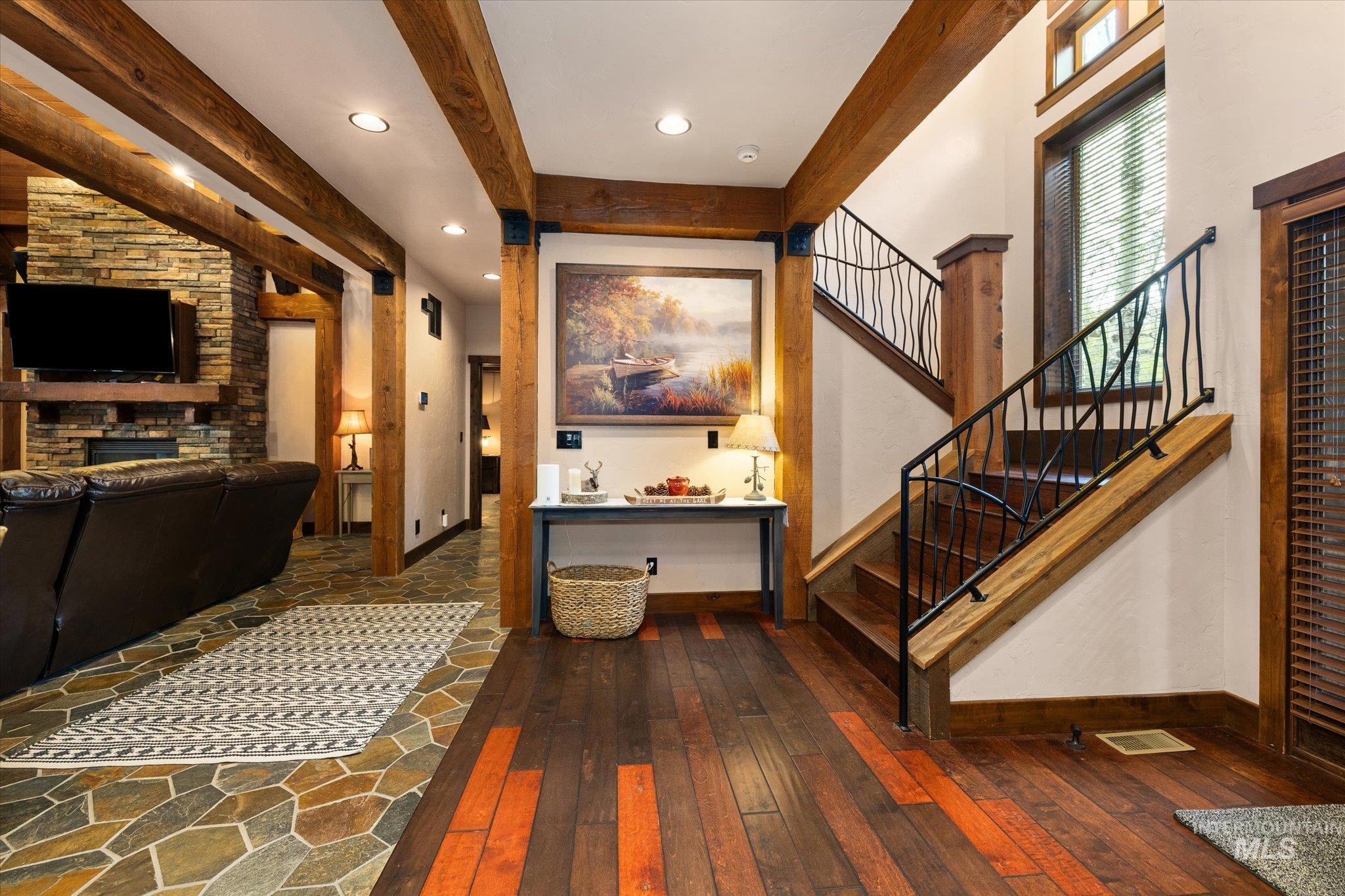 14 Pointe At Goldfork Ct Property Photo 4