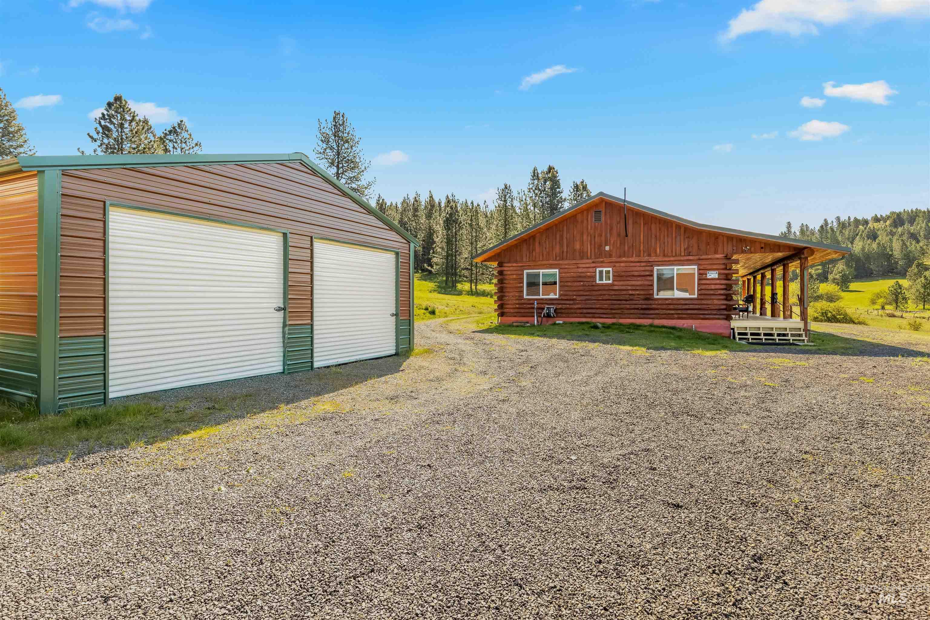 830 Leitch Creek Road Property Photo 1
