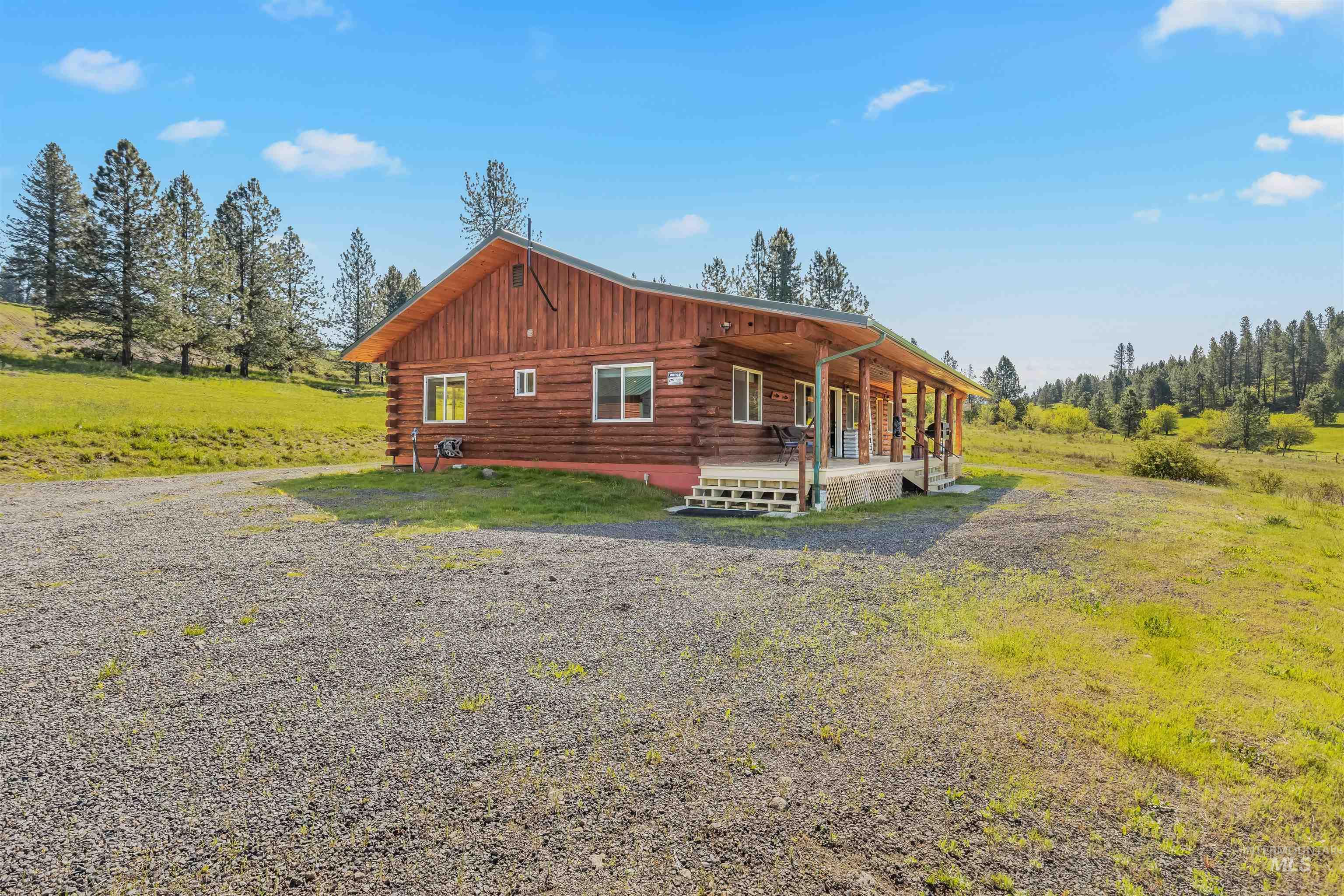 830 Leitch Creek Road Property Photo 2