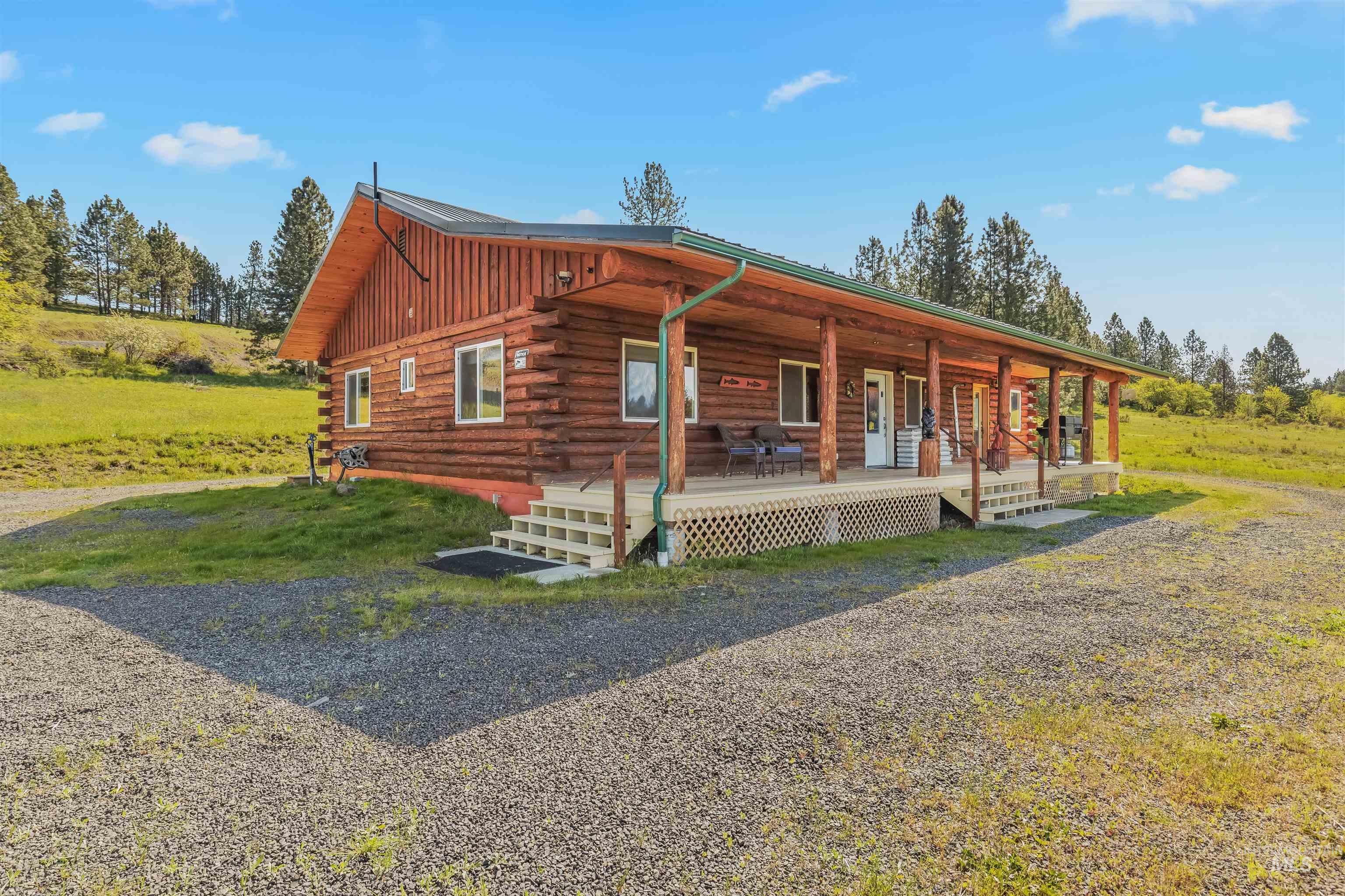 830 Leitch Creek Road Property Photo 3