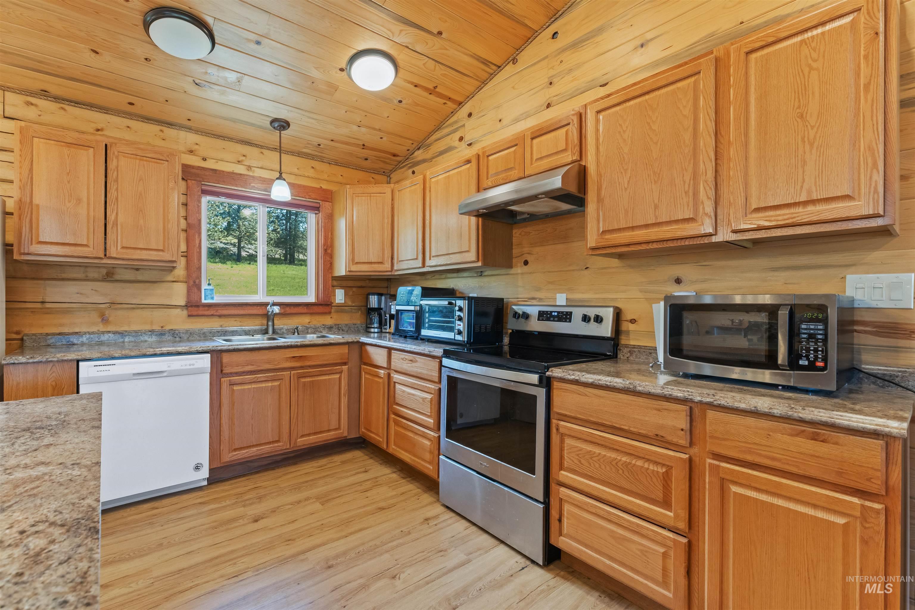830 Leitch Creek Road Property Photo 15