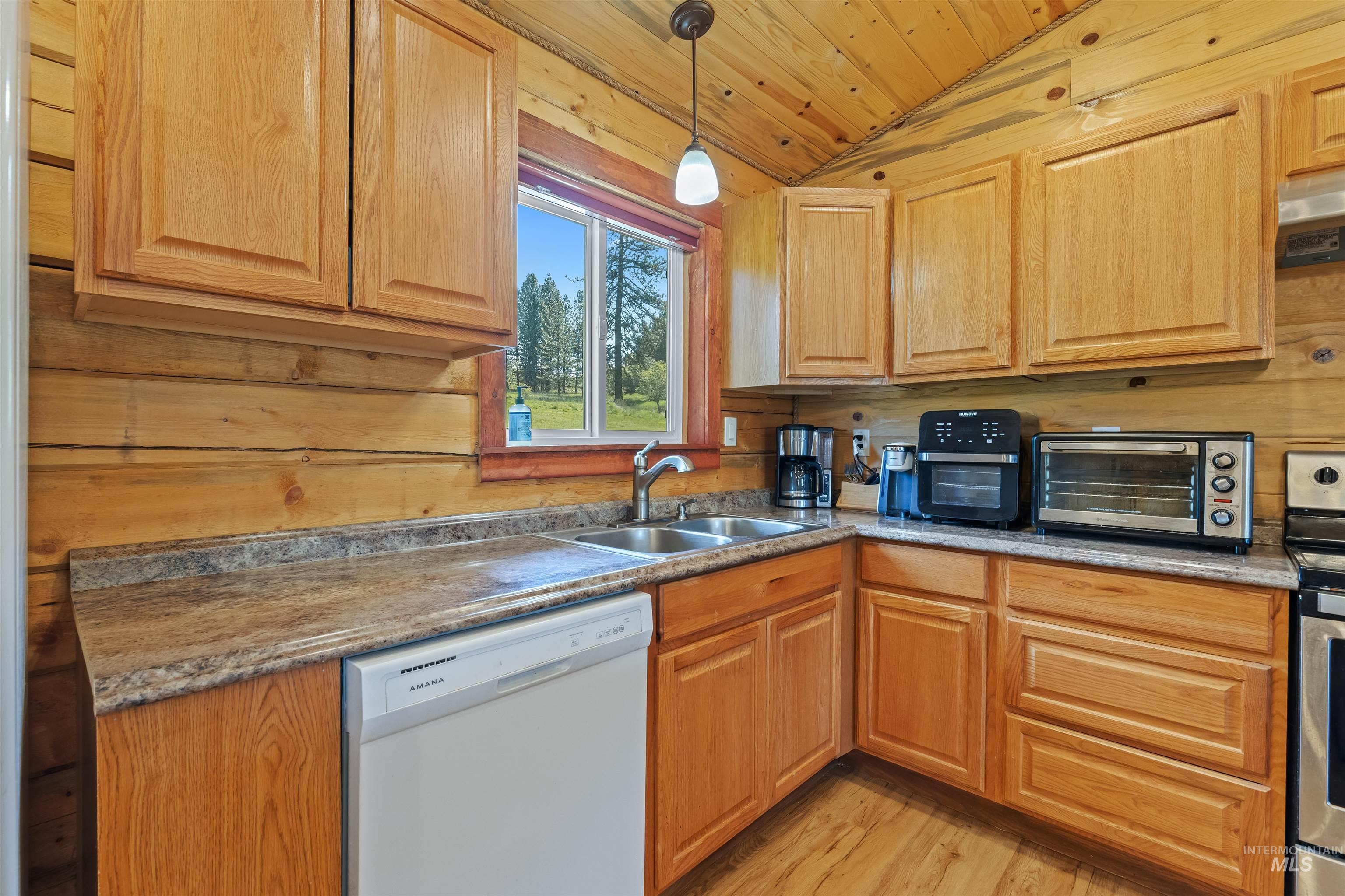 830 Leitch Creek Road Property Photo 17