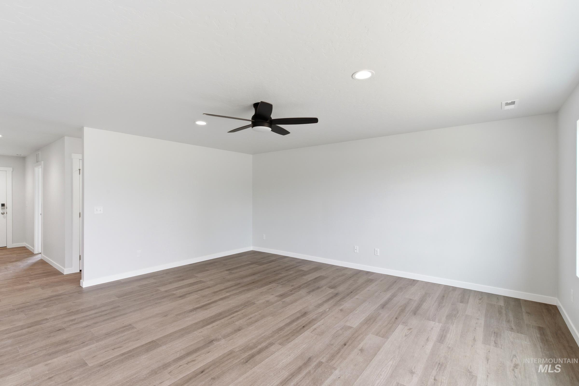 6582 W Plateau Creek Dr Property Photo 9
