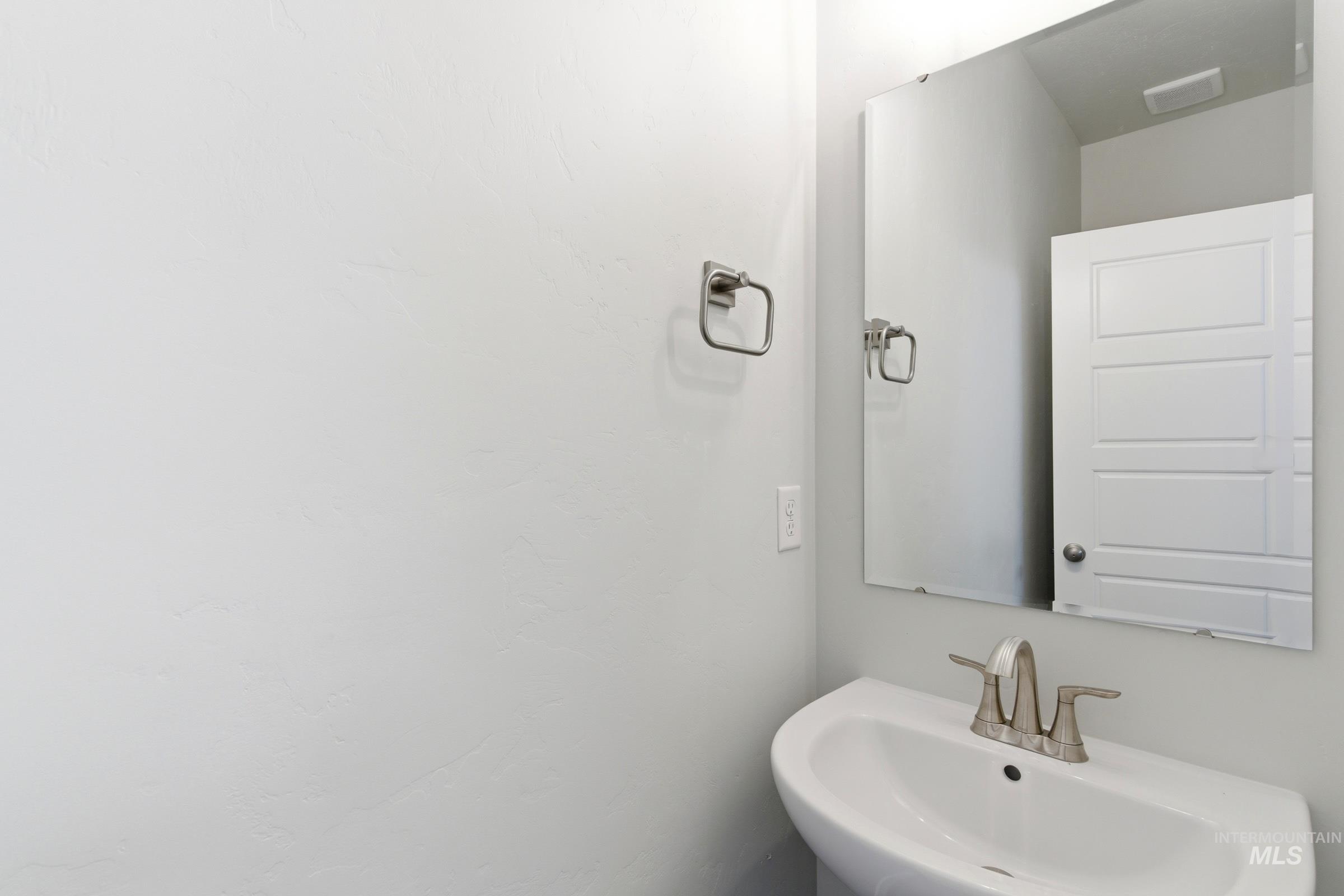 4384 N Alameda Creek Ave Property Photo 25