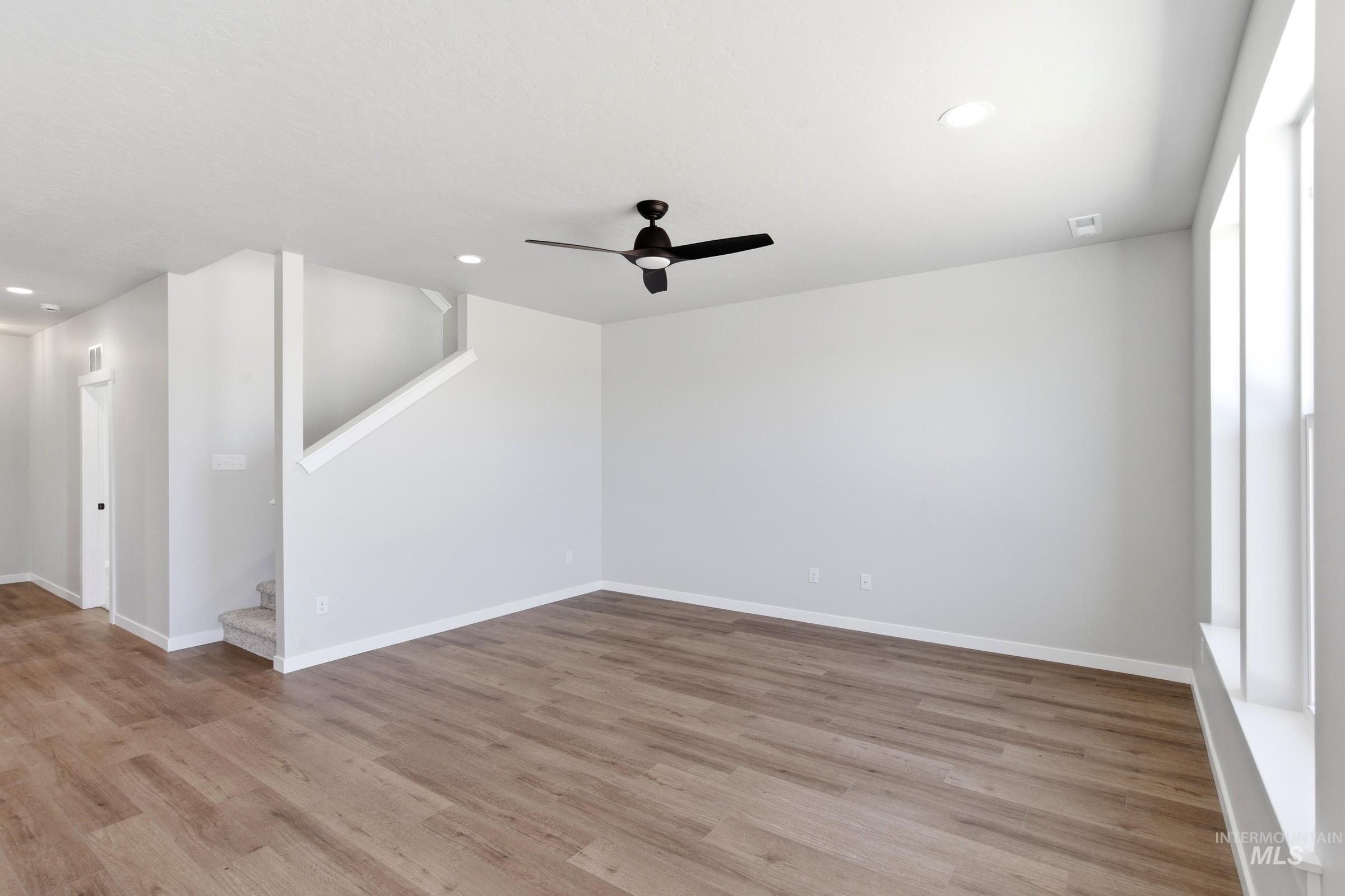 2126 S Border Way Property Photo 9