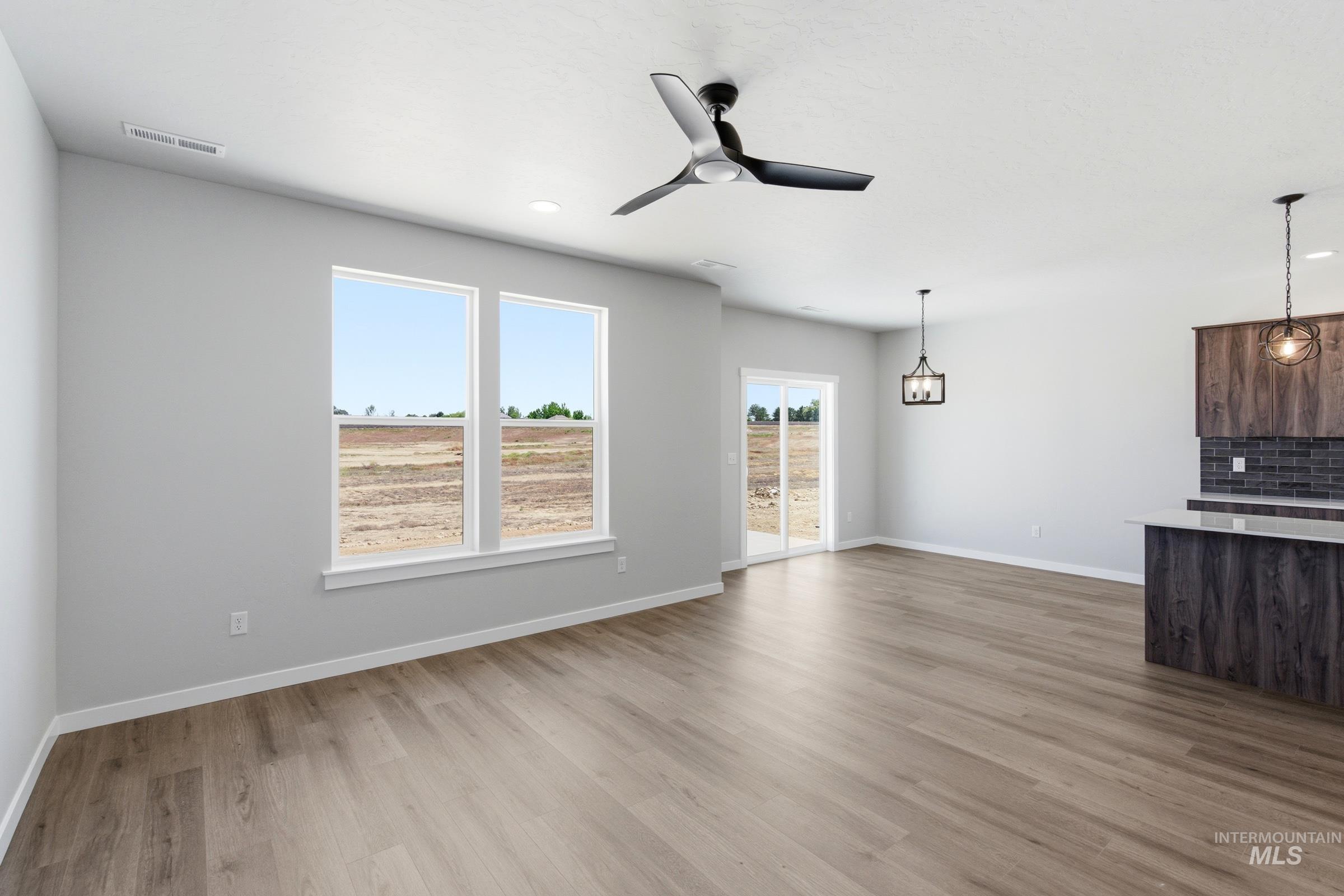 2126 S Border Way Property Photo 10