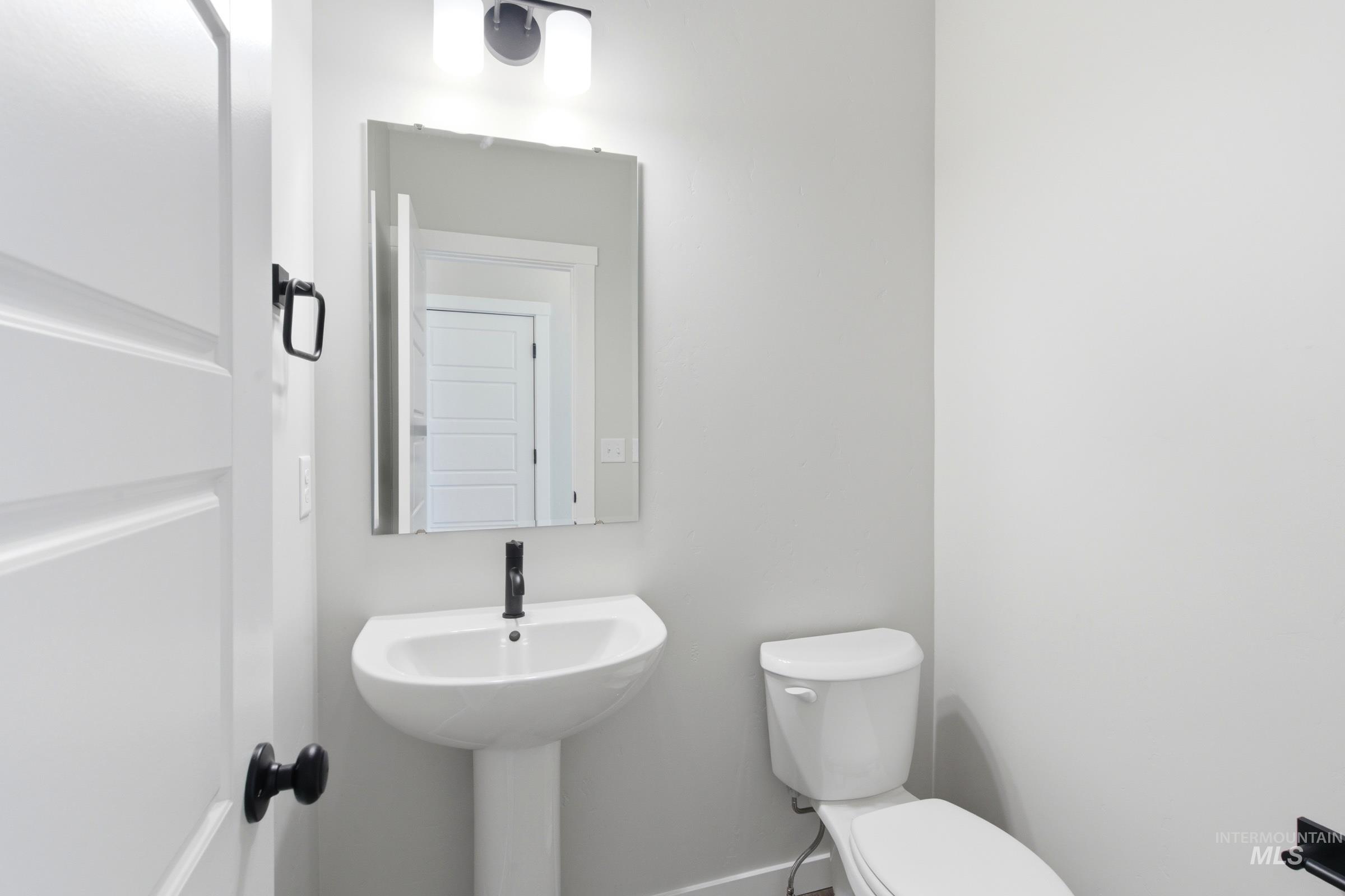 2126 S Border Way Property Photo 12