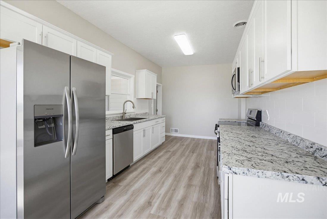 30013 Apple Valley Rd Property Photo 3
