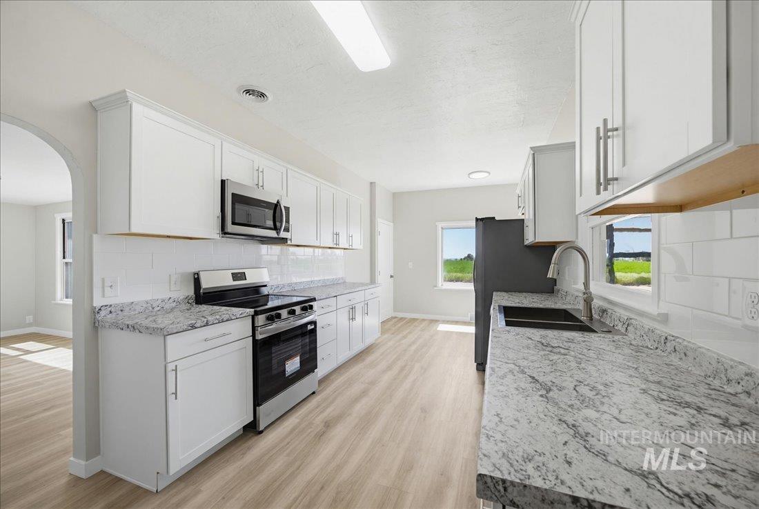 30013 Apple Valley Rd Property Photo 4