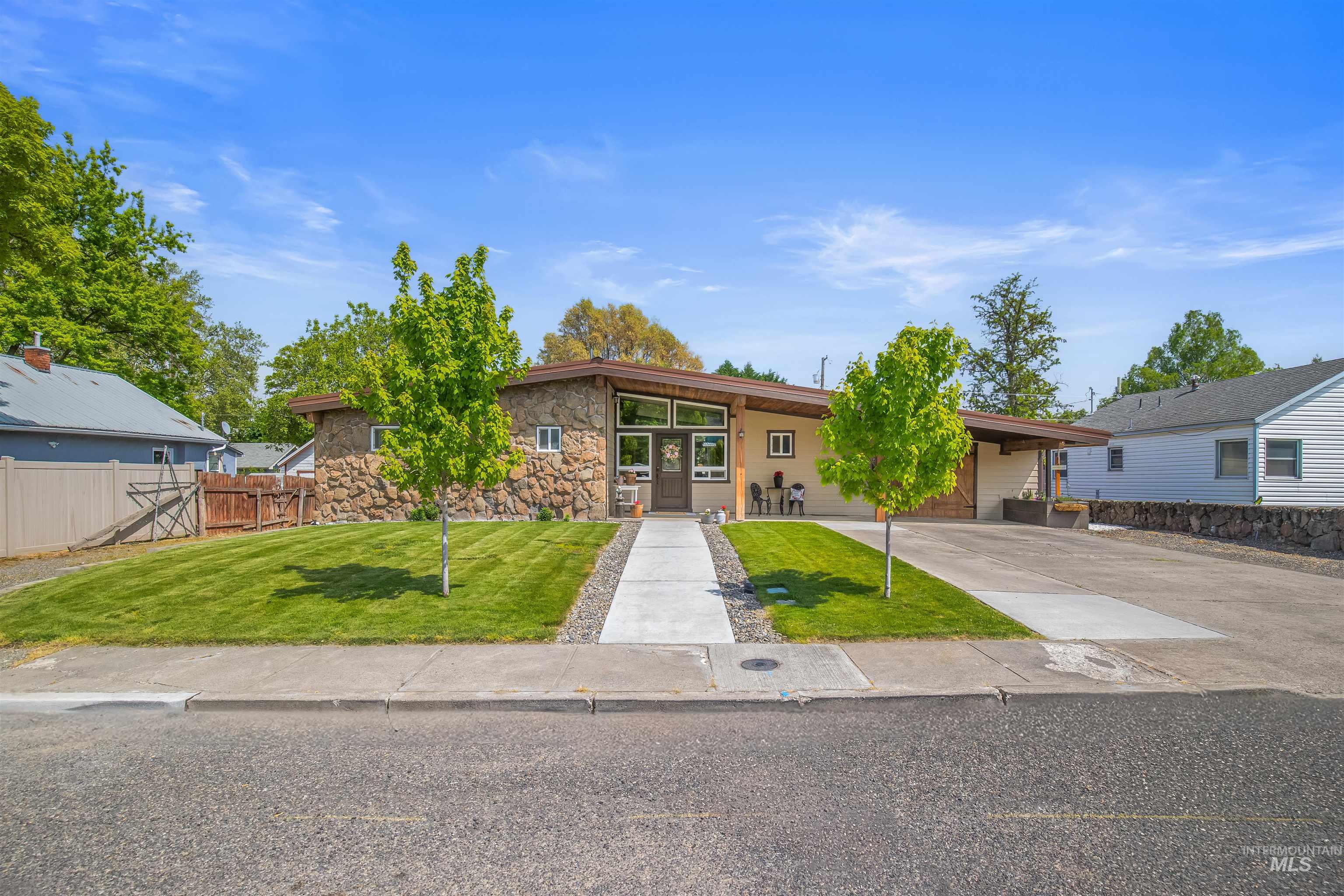 1221 9th Street Property Photo 2
