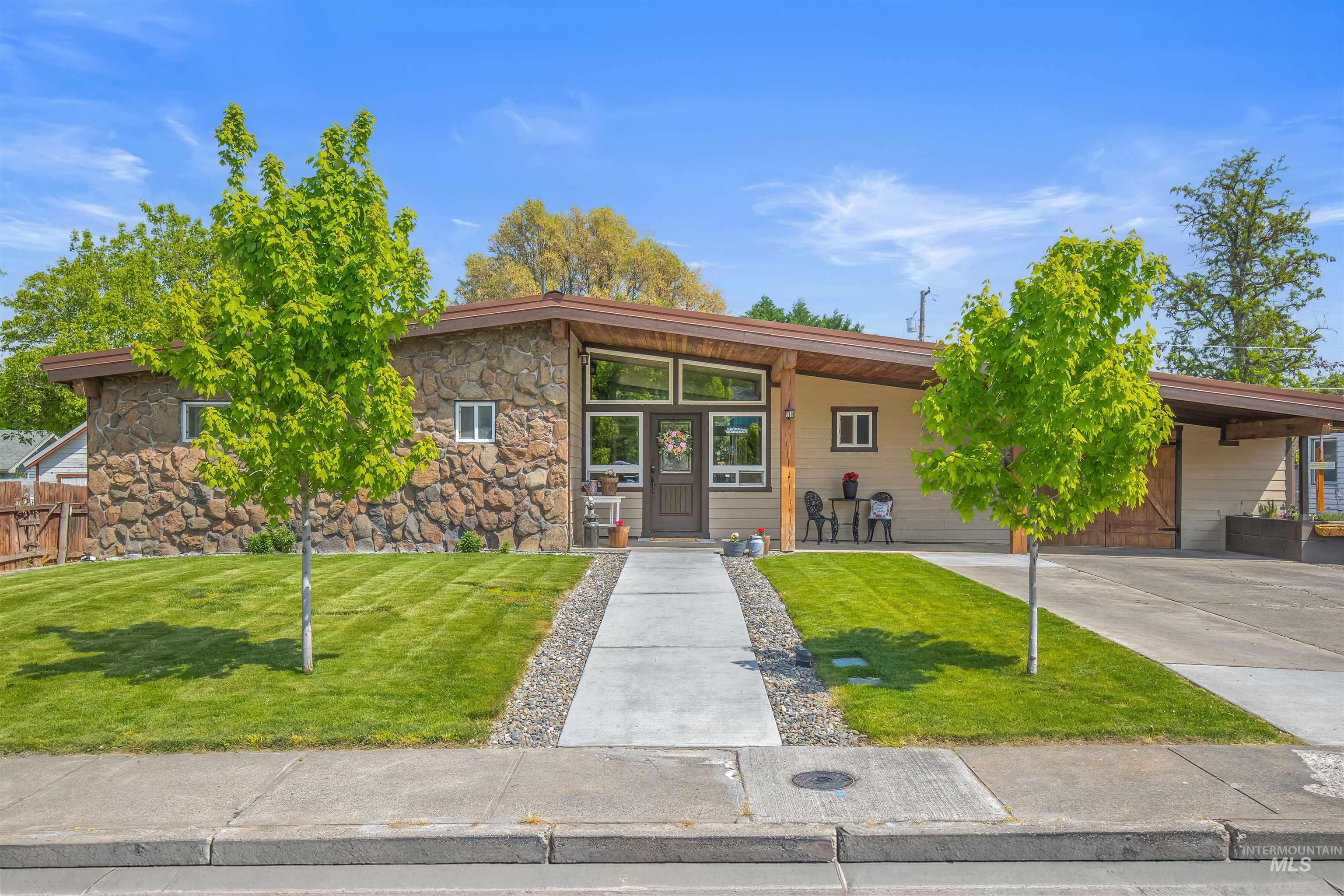 1221 9th Street Property Photo 3