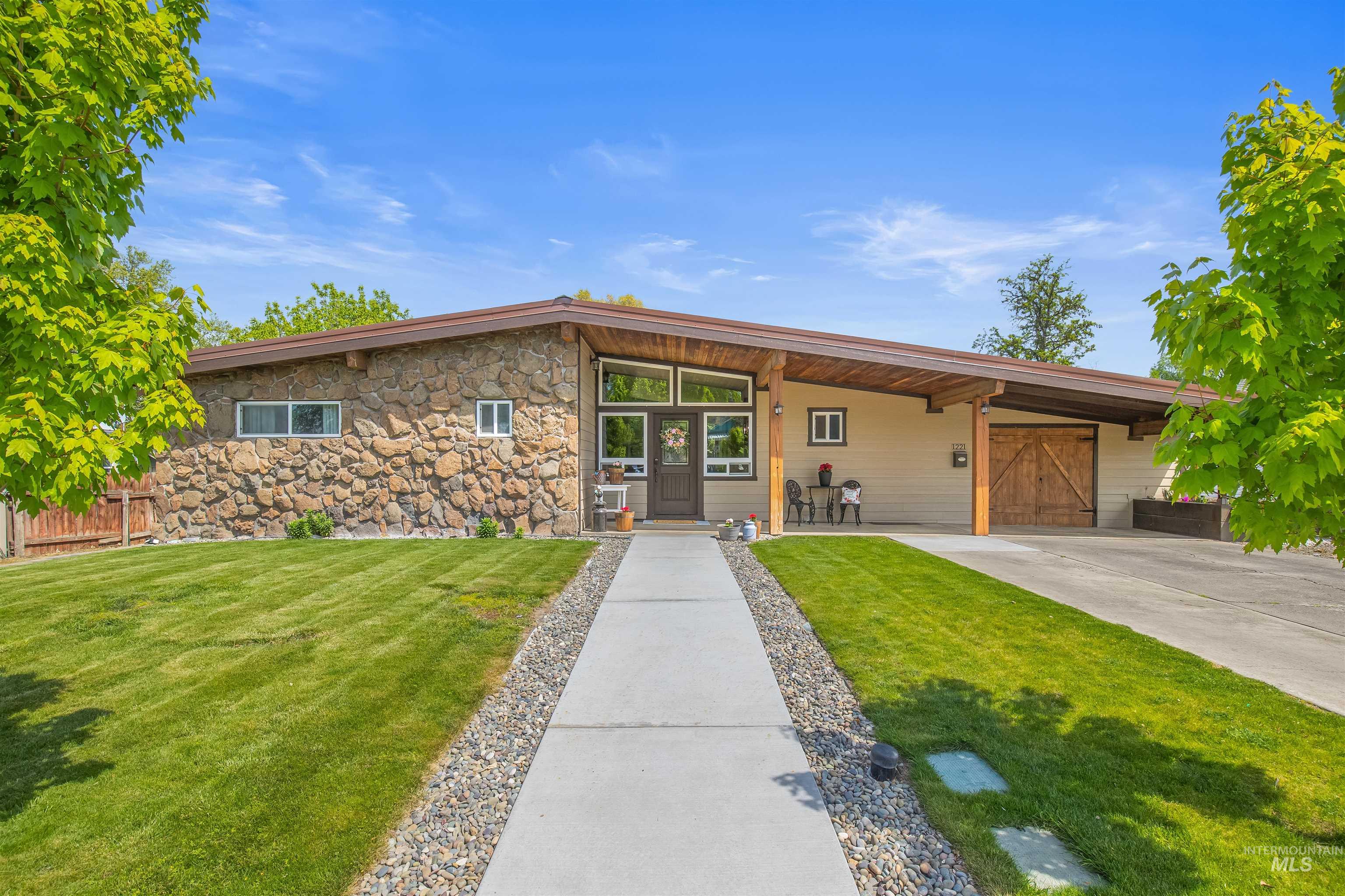 1221 9th Street Property Photo 4