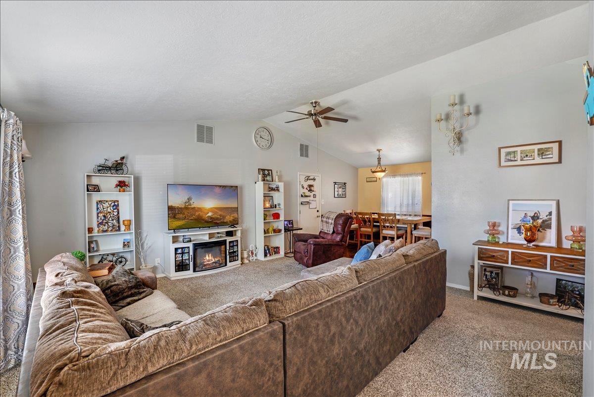 206 Diamond Drive Property Photo 4