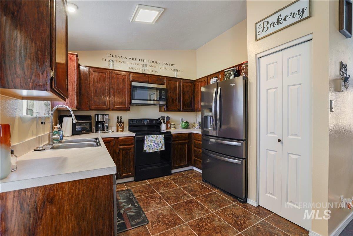 206 Diamond Drive Property Photo 7