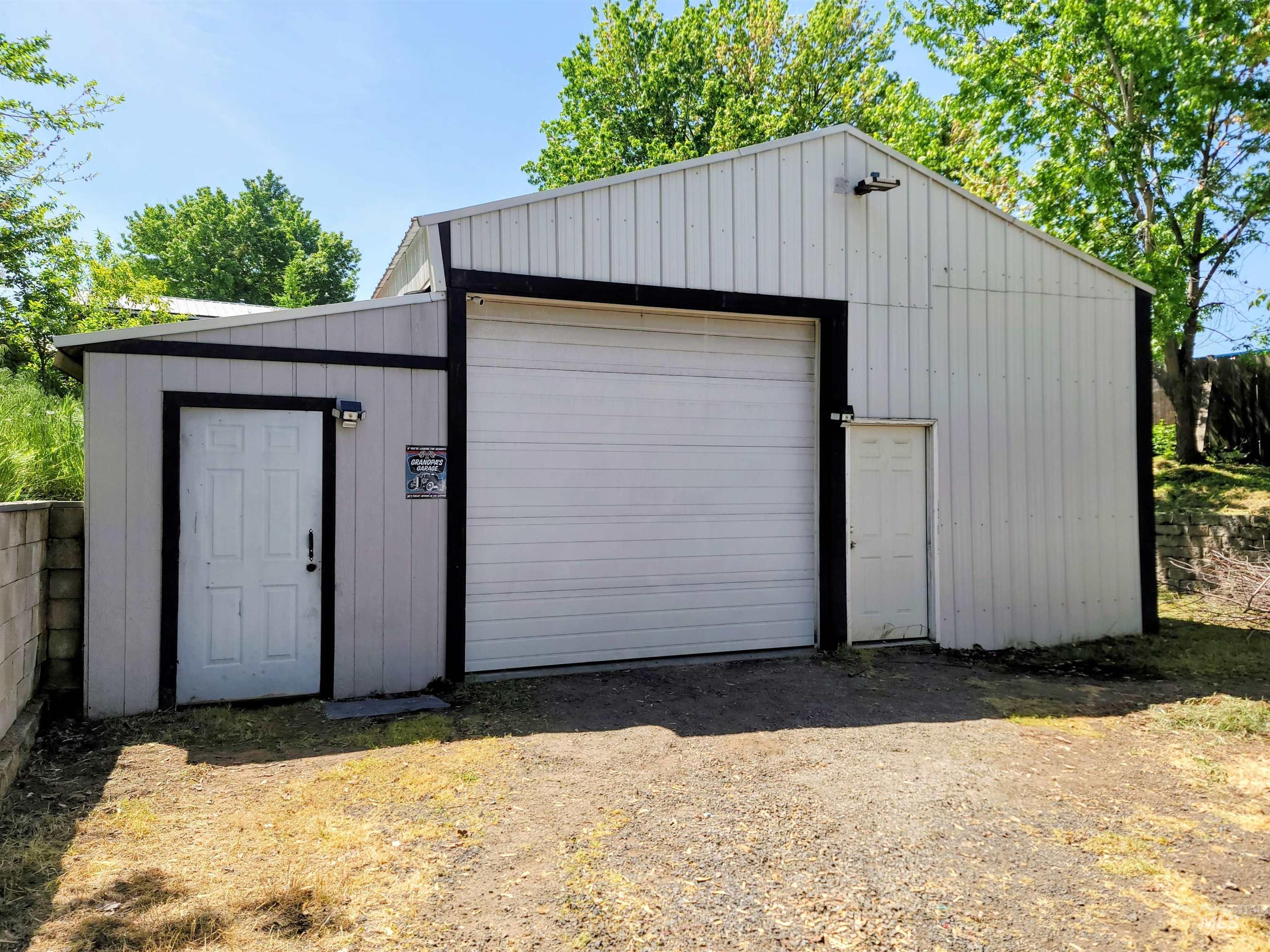 1429 Maple St. Property Photo 2