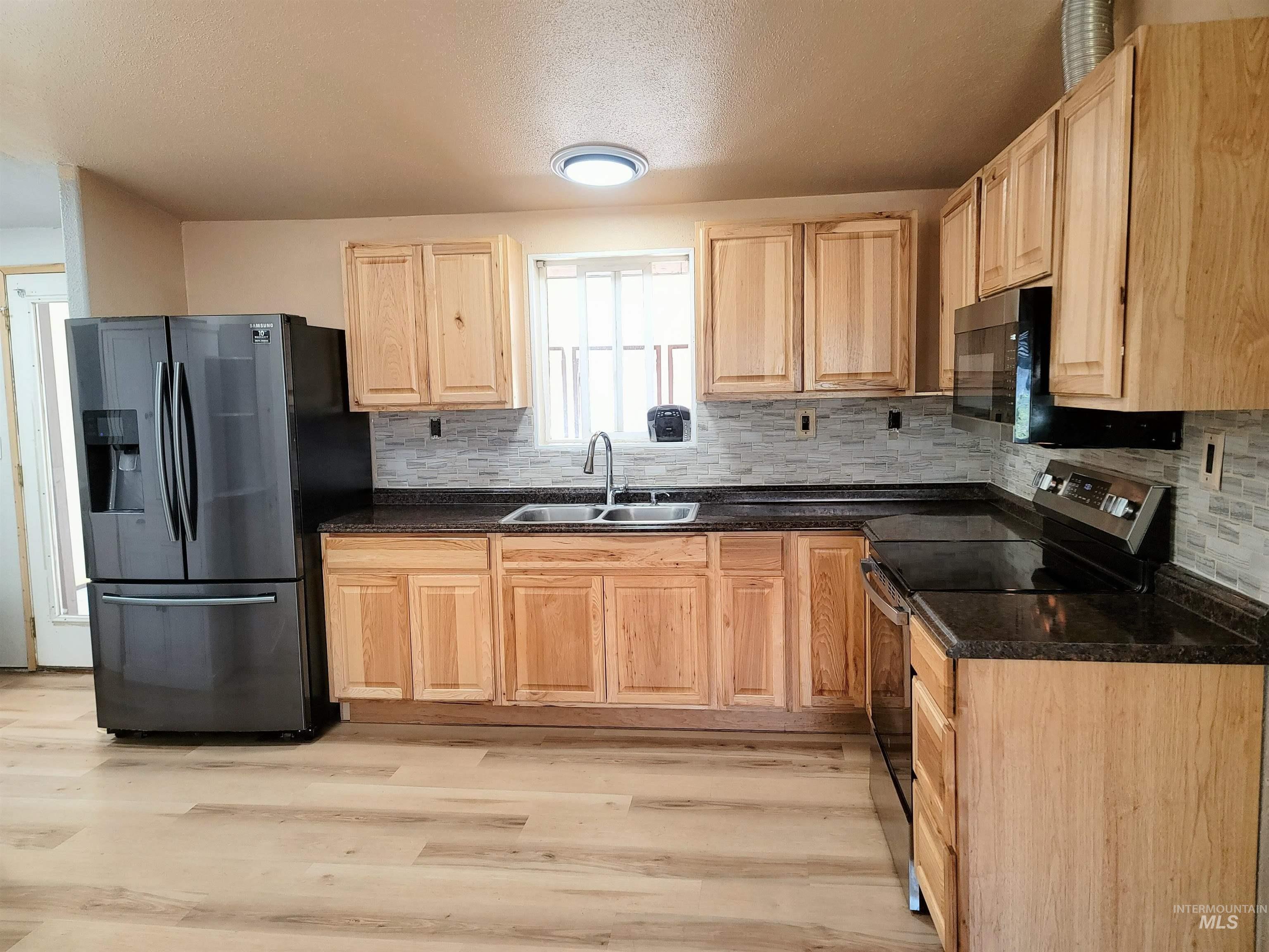 1429 Maple St. Property Photo 8