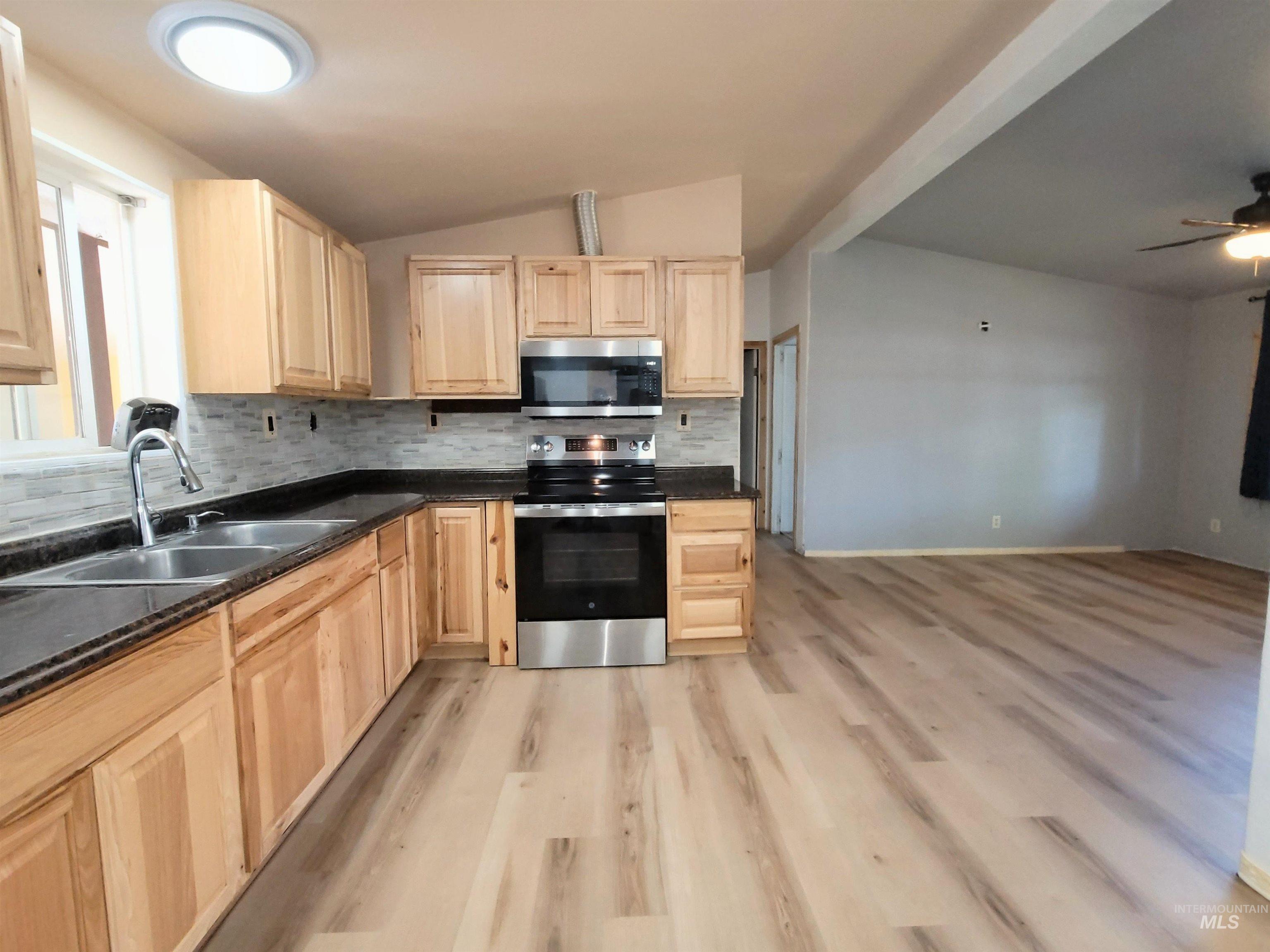 1429 Maple St. Property Photo 11
