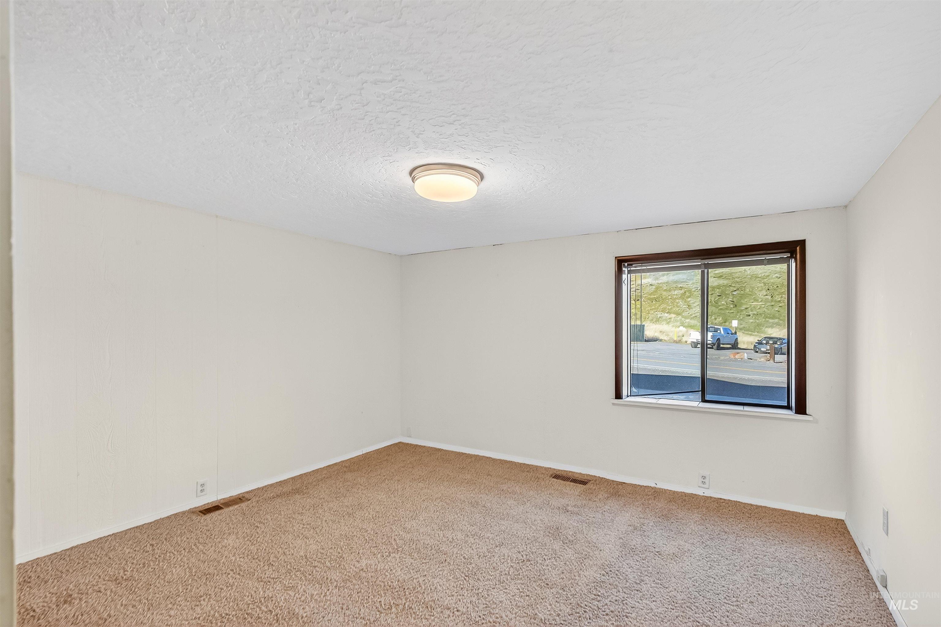 3010 Riverside Dr Property Photo 13