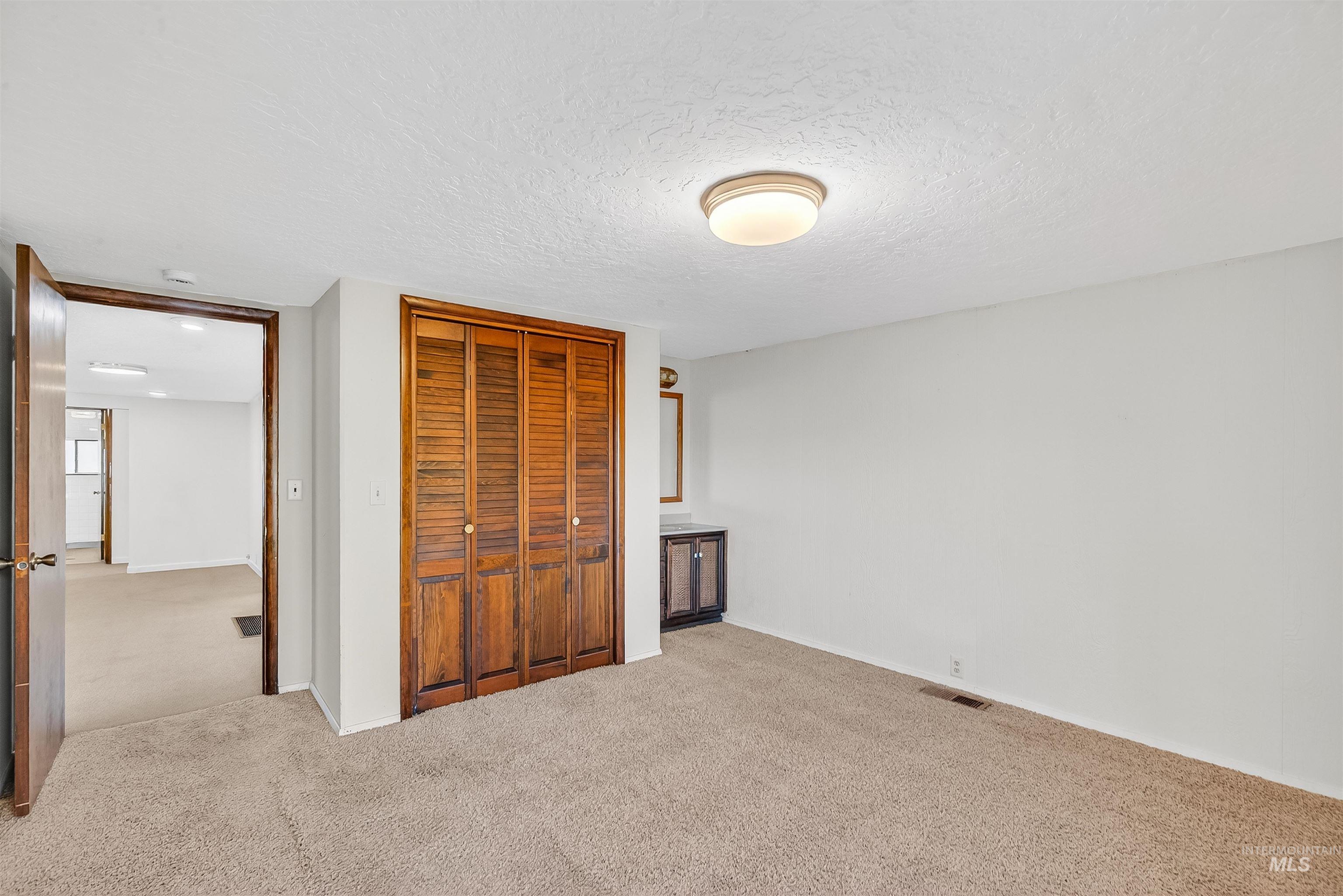3010 Riverside Dr Property Photo 14