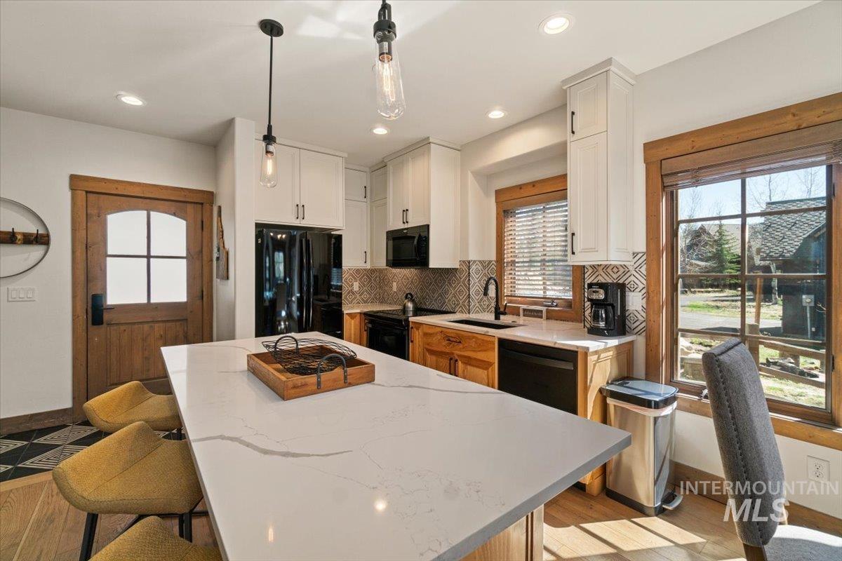 67 Golden Bar Ct Property Photo 5