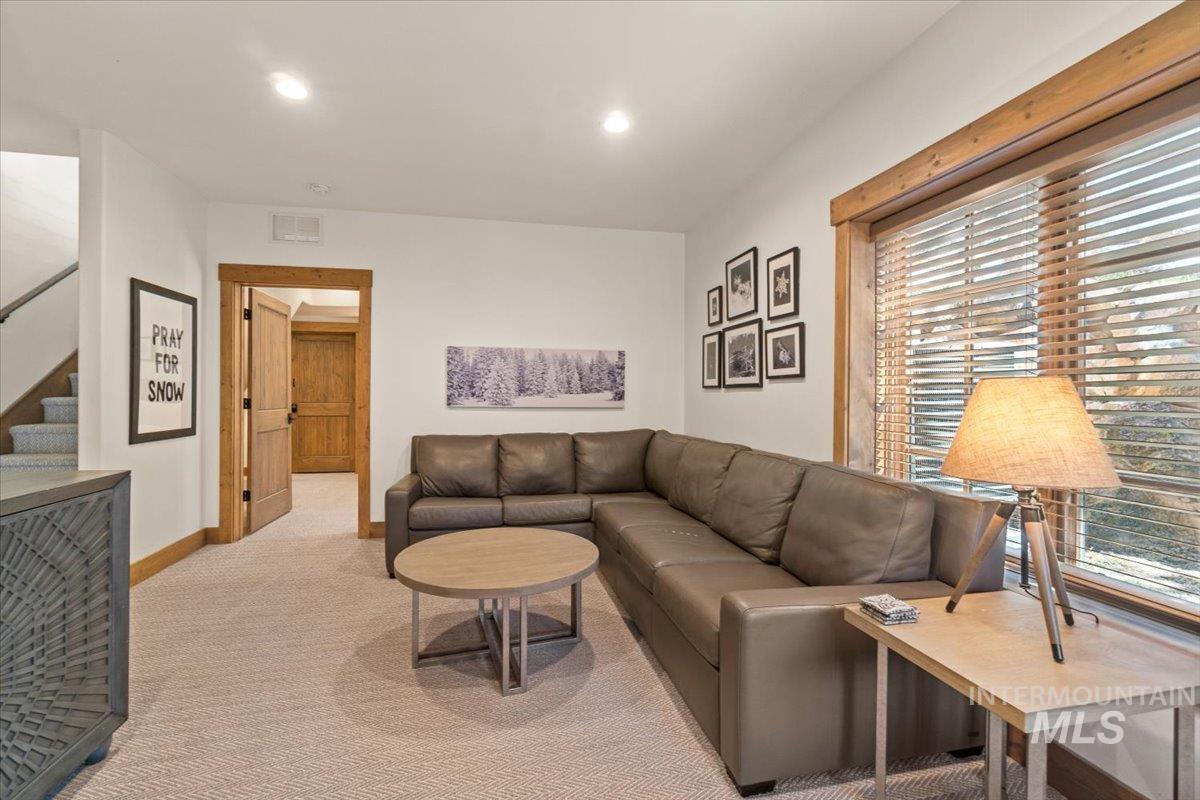 67 Golden Bar Ct Property Photo 28