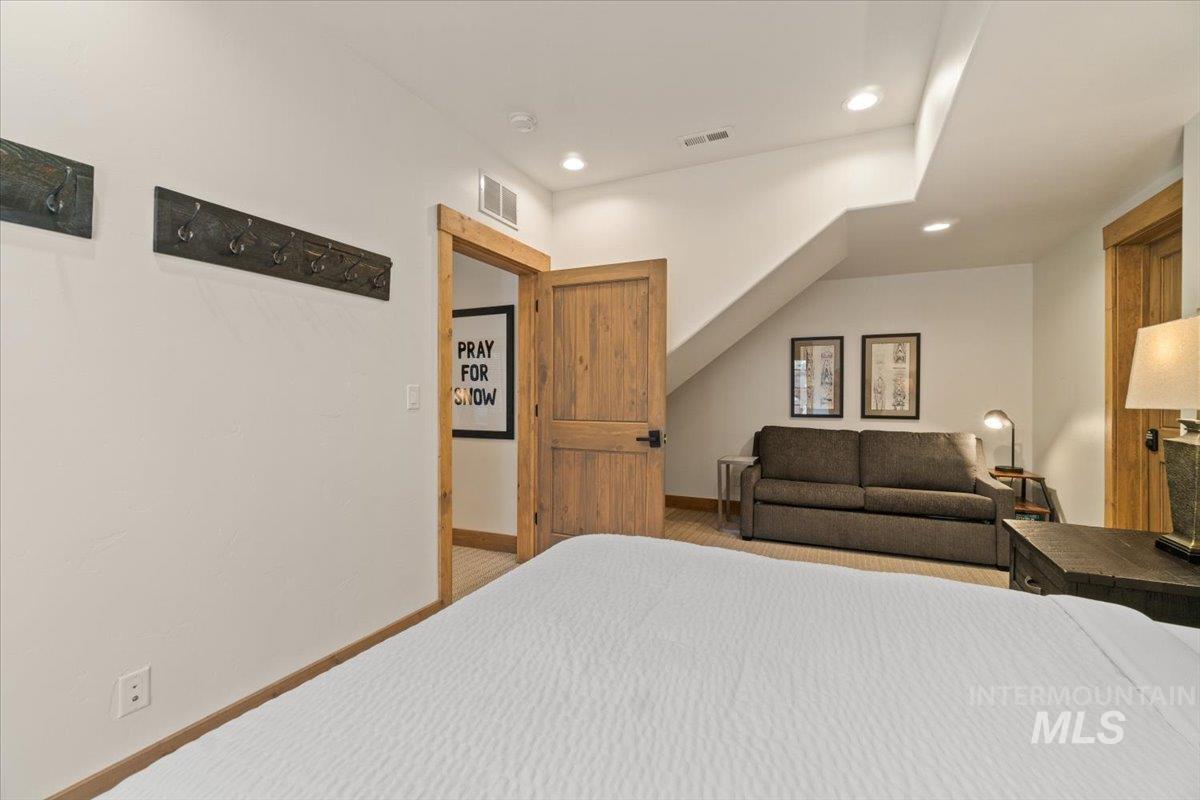67 Golden Bar Ct Property Photo 33