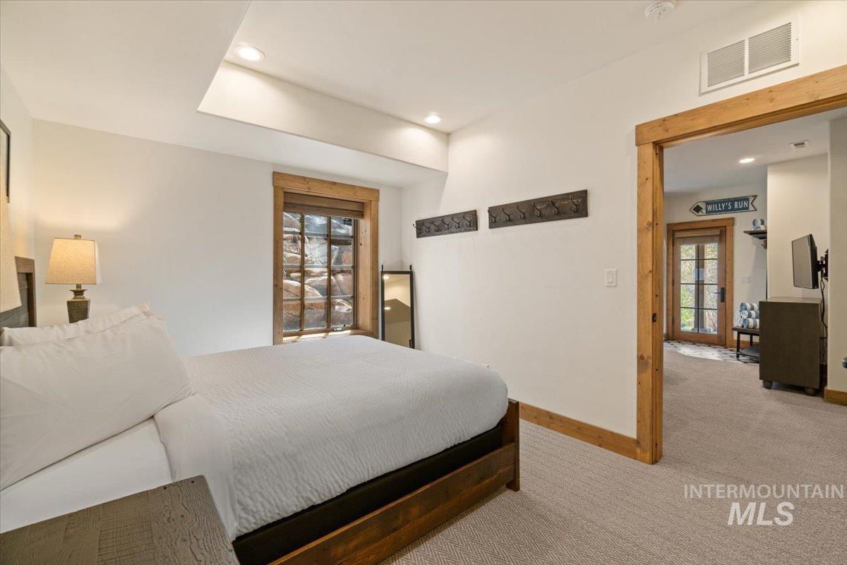 67 Golden Bar Ct Property Photo 34